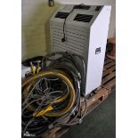 MCSe7.3-21 air conditioning unit with hosing - L 810 x W 390 x H 1300mm