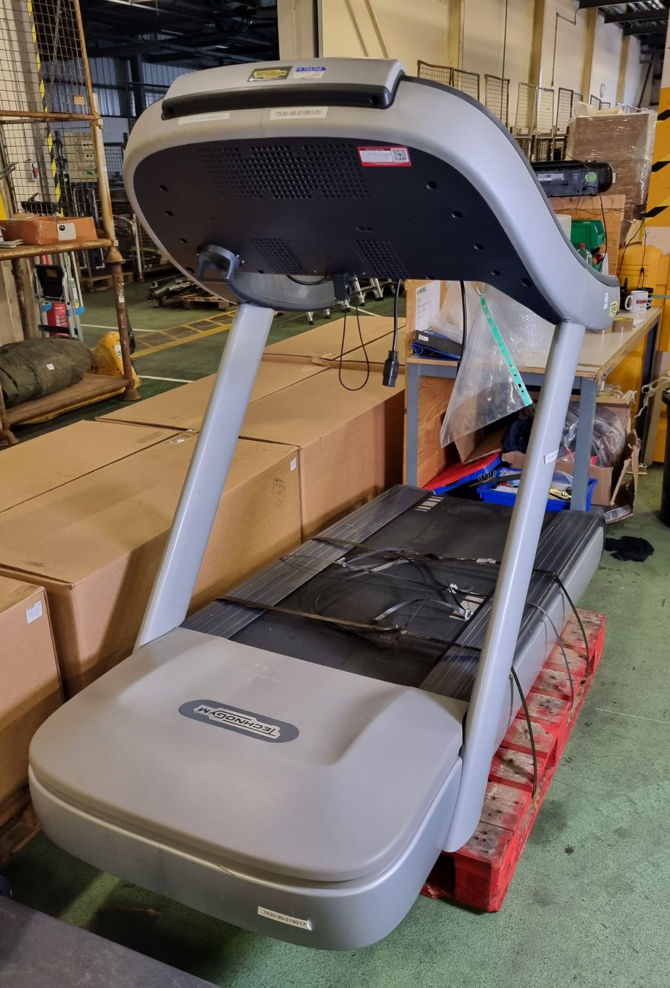 Technogym treadmill - 250V - L 2200 x W 950 x H 1550mm - Image 5 of 5