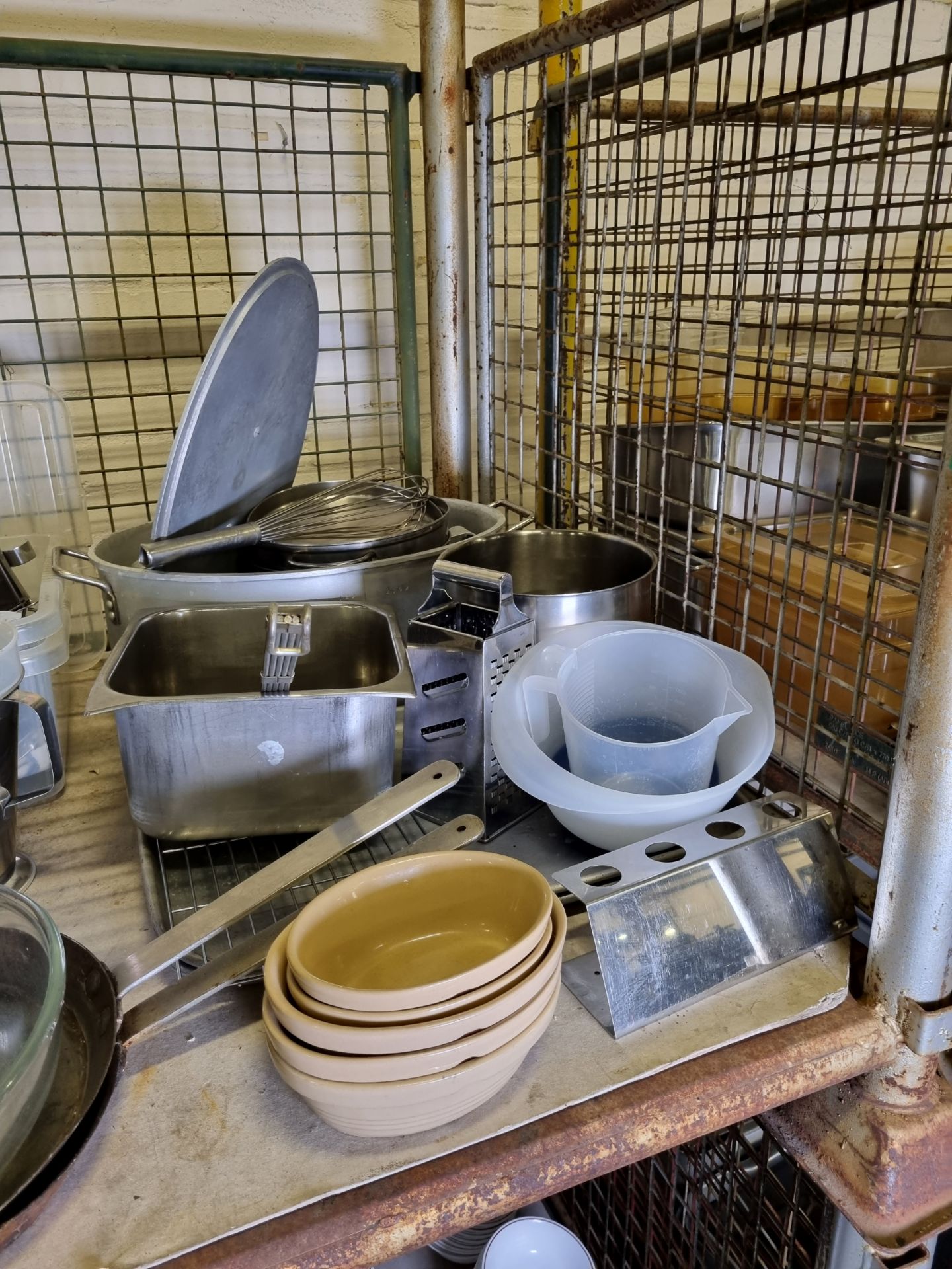 Catering equipment - pans, oven trays, mixing bowls, jugs, date stickers, frying pans and utensils - Image 2 of 6