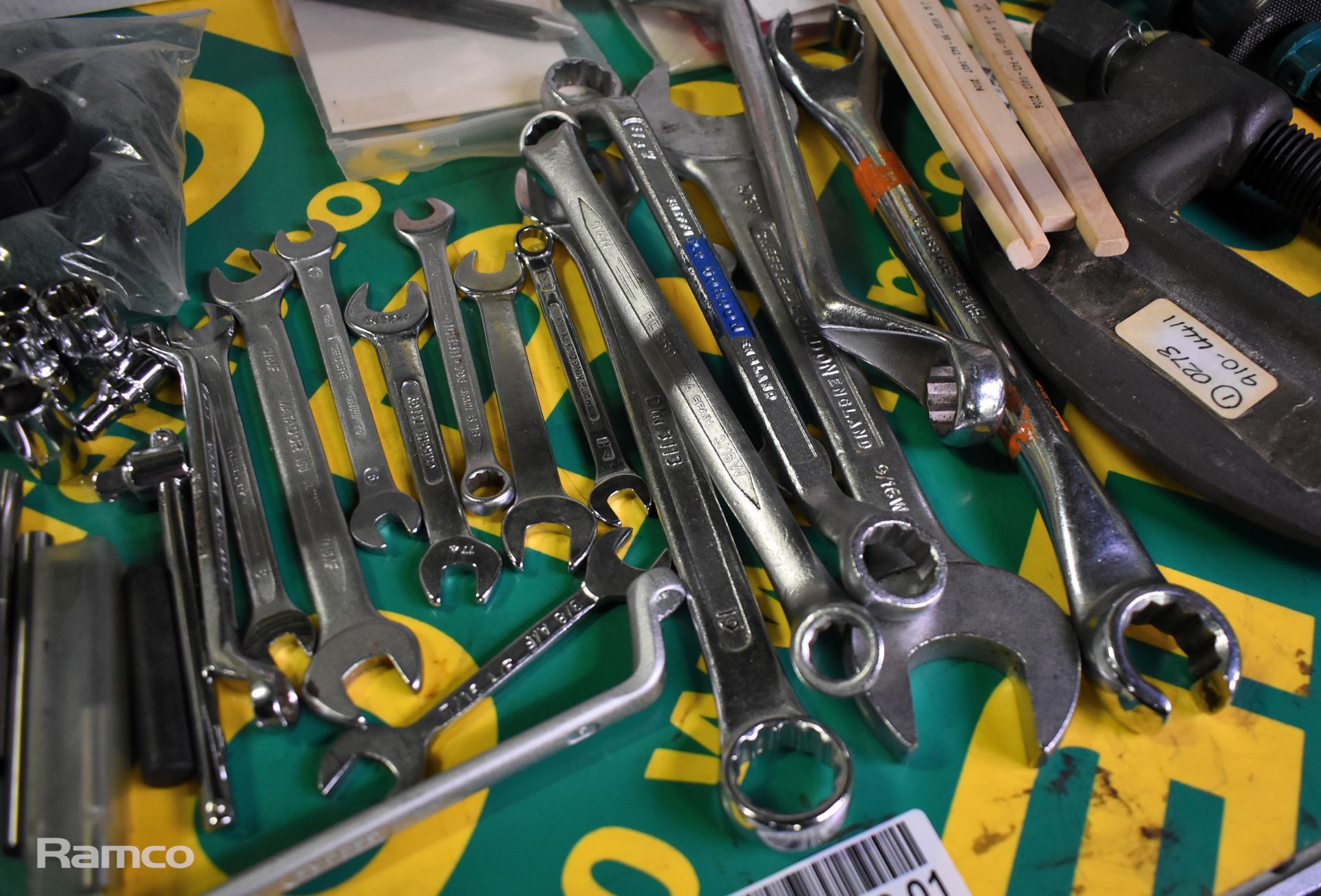 Workshop tools - grease guns, screwdriver sets, spanners, clamps, sockets, torque wrench - Image 5 of 8