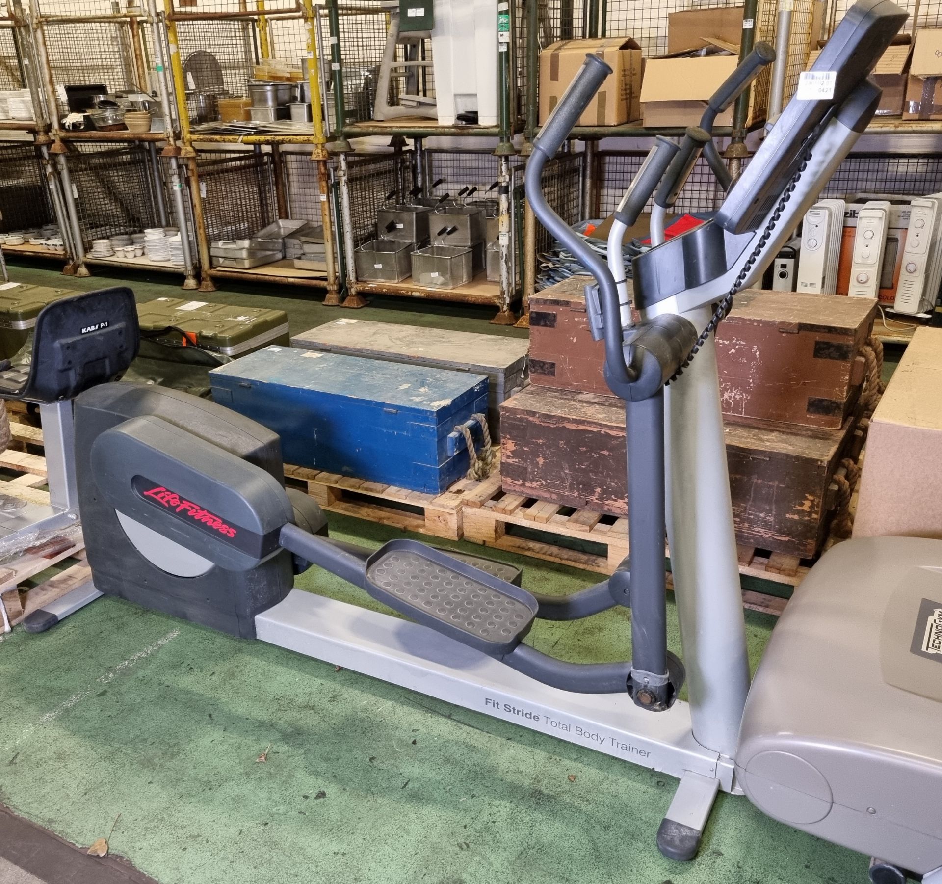 Life Fitness Fit Stride elliptical cross trainer - L 2100 x W 800 x H 1600mm - DAMAGE AND RUSTING - Bild 2 aus 9