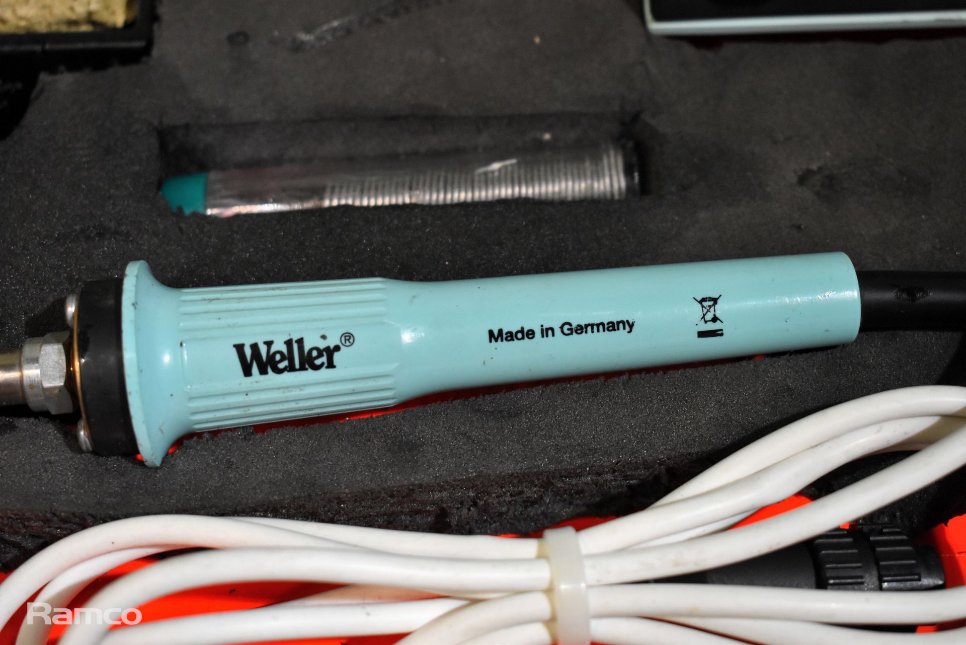 Burgess 460 electrical hand engraver - 240V, Weller WTCP 51 electric solder station - Image 5 of 8