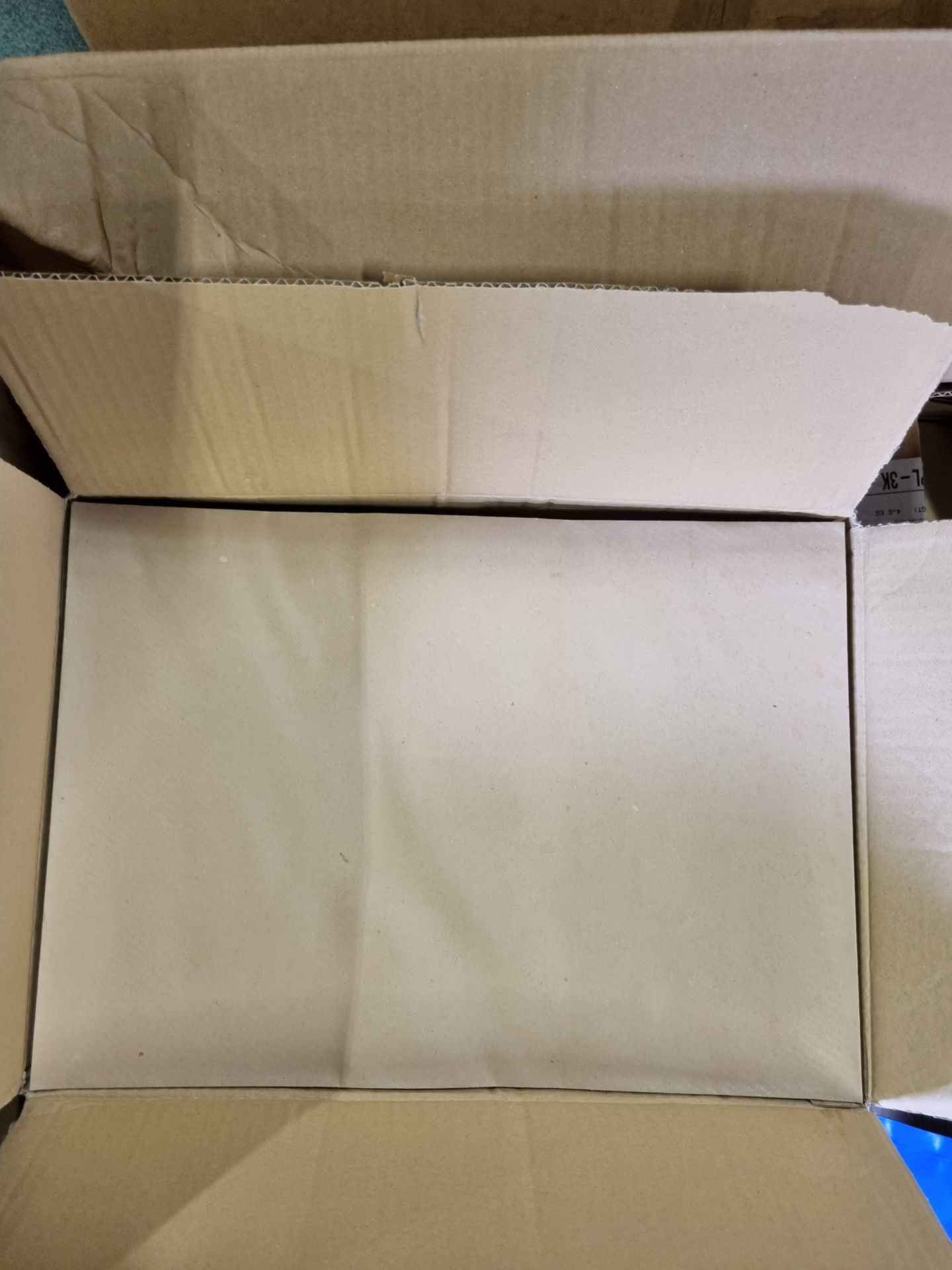 Office stationery supplies - brown / white envelopes, vinyl rubber gloves and blue plastic waste bag - Bild 5 aus 6