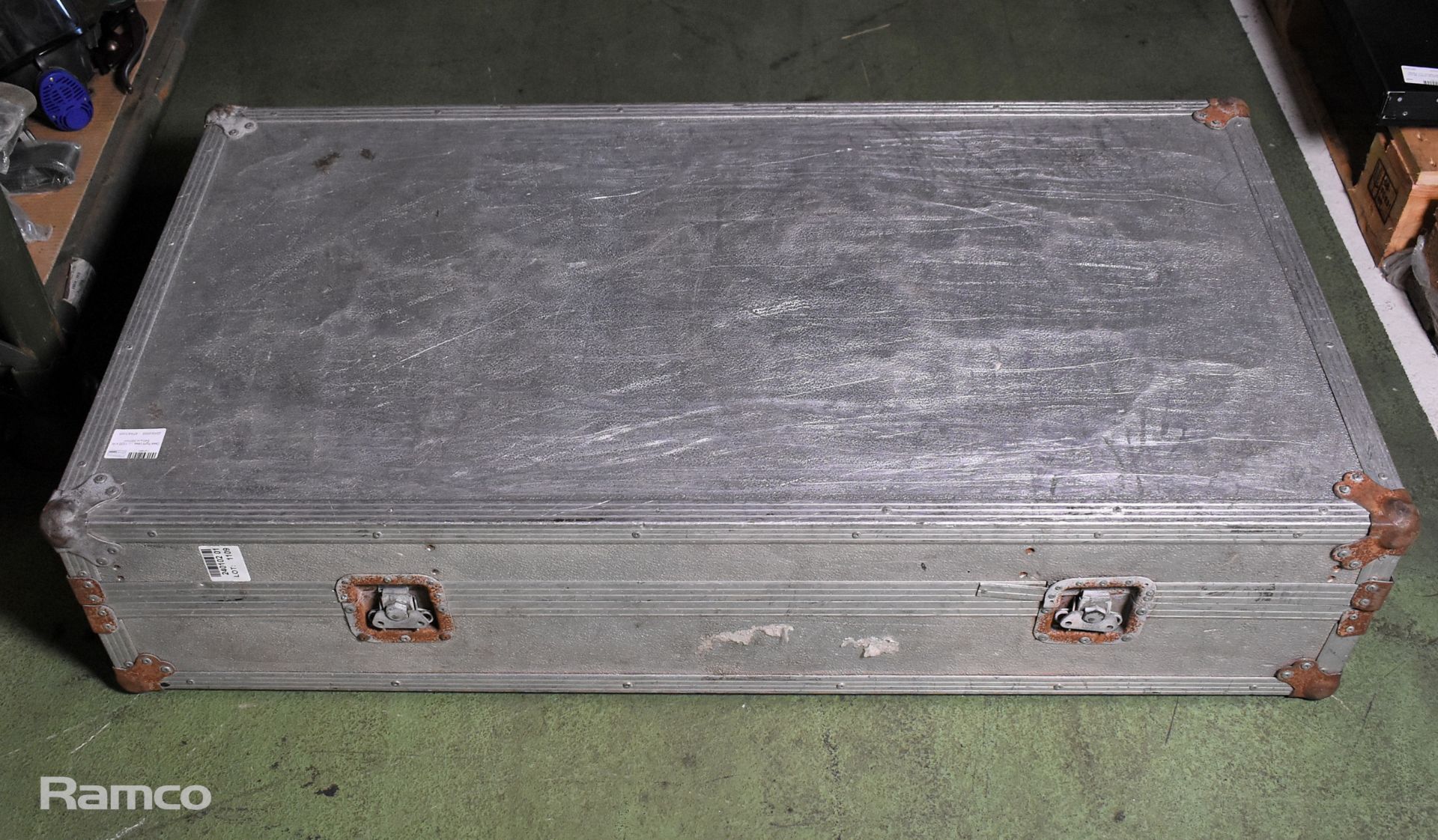 Mixing desk flight case - L 1220 x W 640 x H 290mm