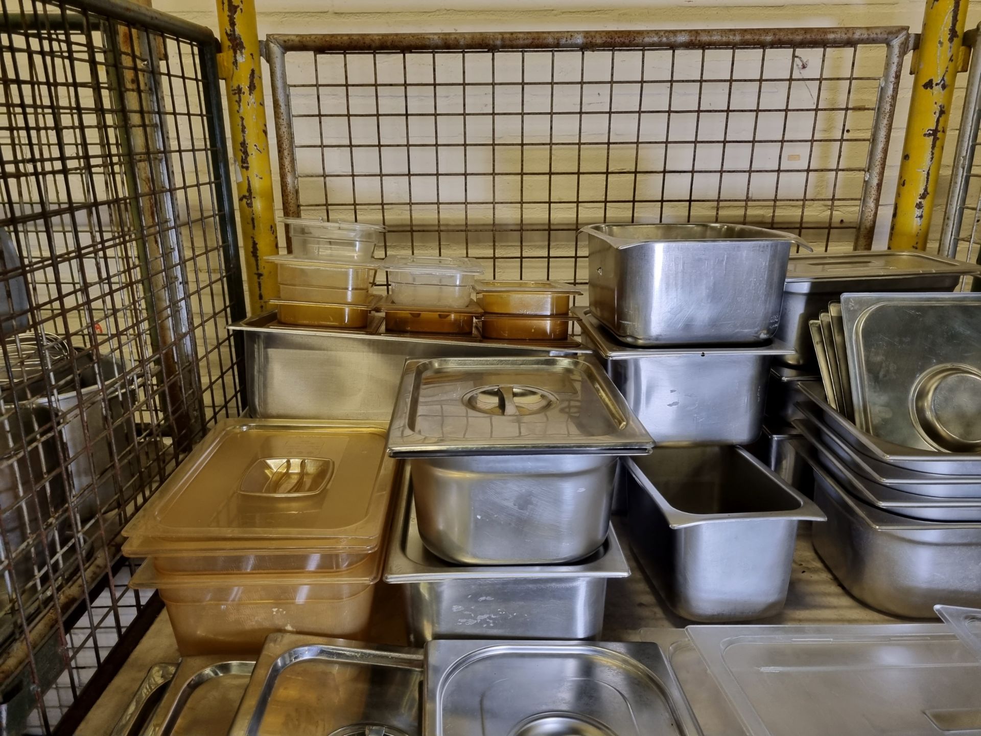 Catering equipment - mixed sized gastronorm pans and lids - stainless steel and plastic - Image 4 of 5