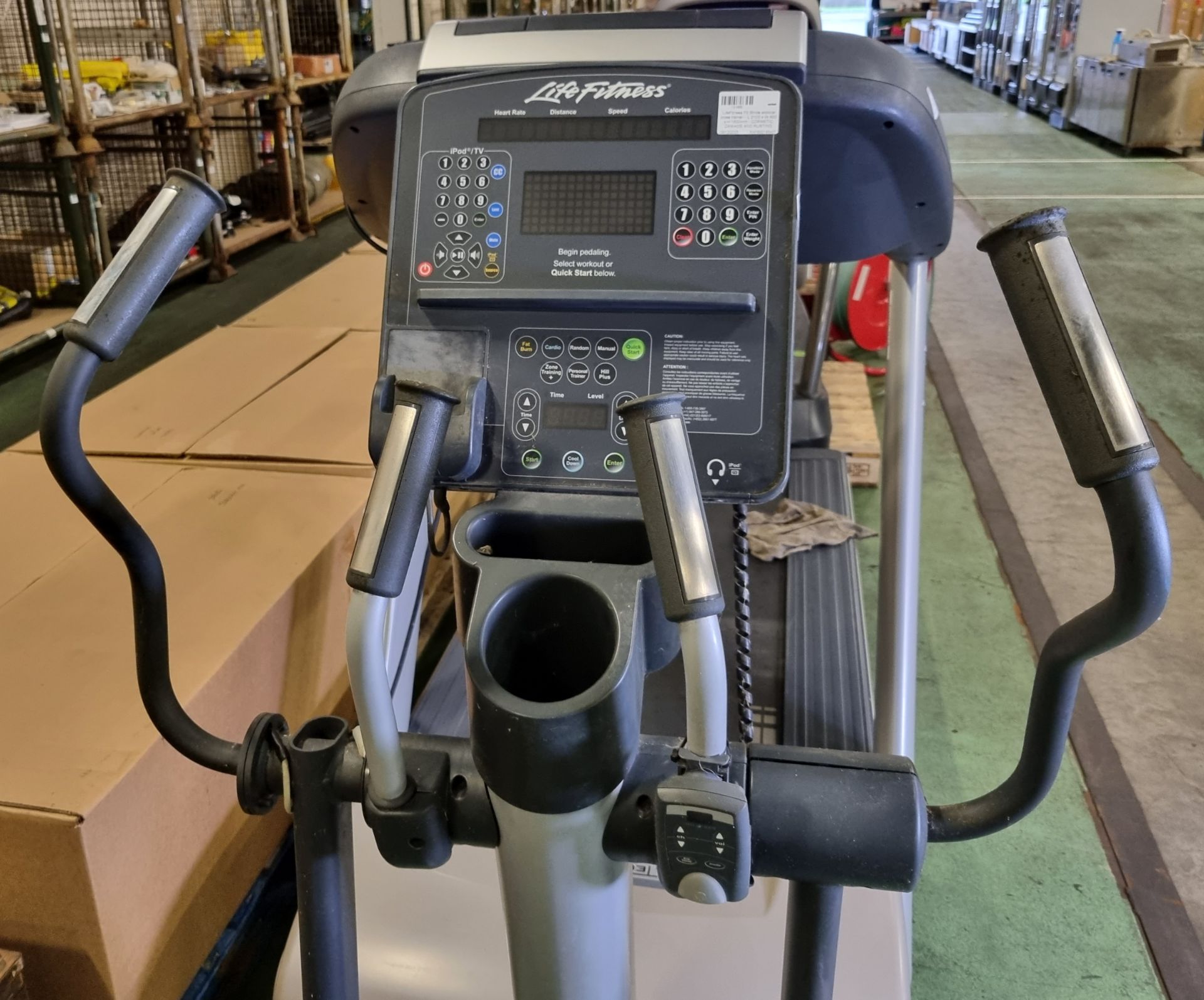 Life Fitness Fit Stride elliptical cross trainer - L 2100 x W 800 x H 1600mm - DAMAGE AND RUSTING - Image 4 of 9