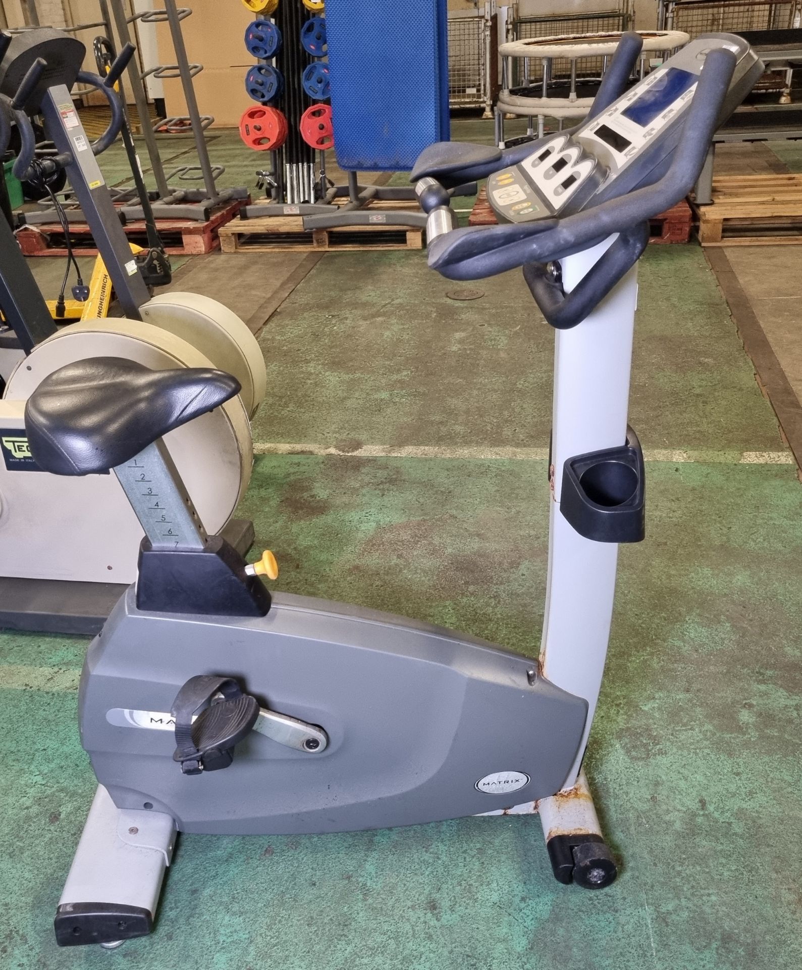 Matrix U1X upright exercise bike - L 1100 x W 660 x H 1300mm