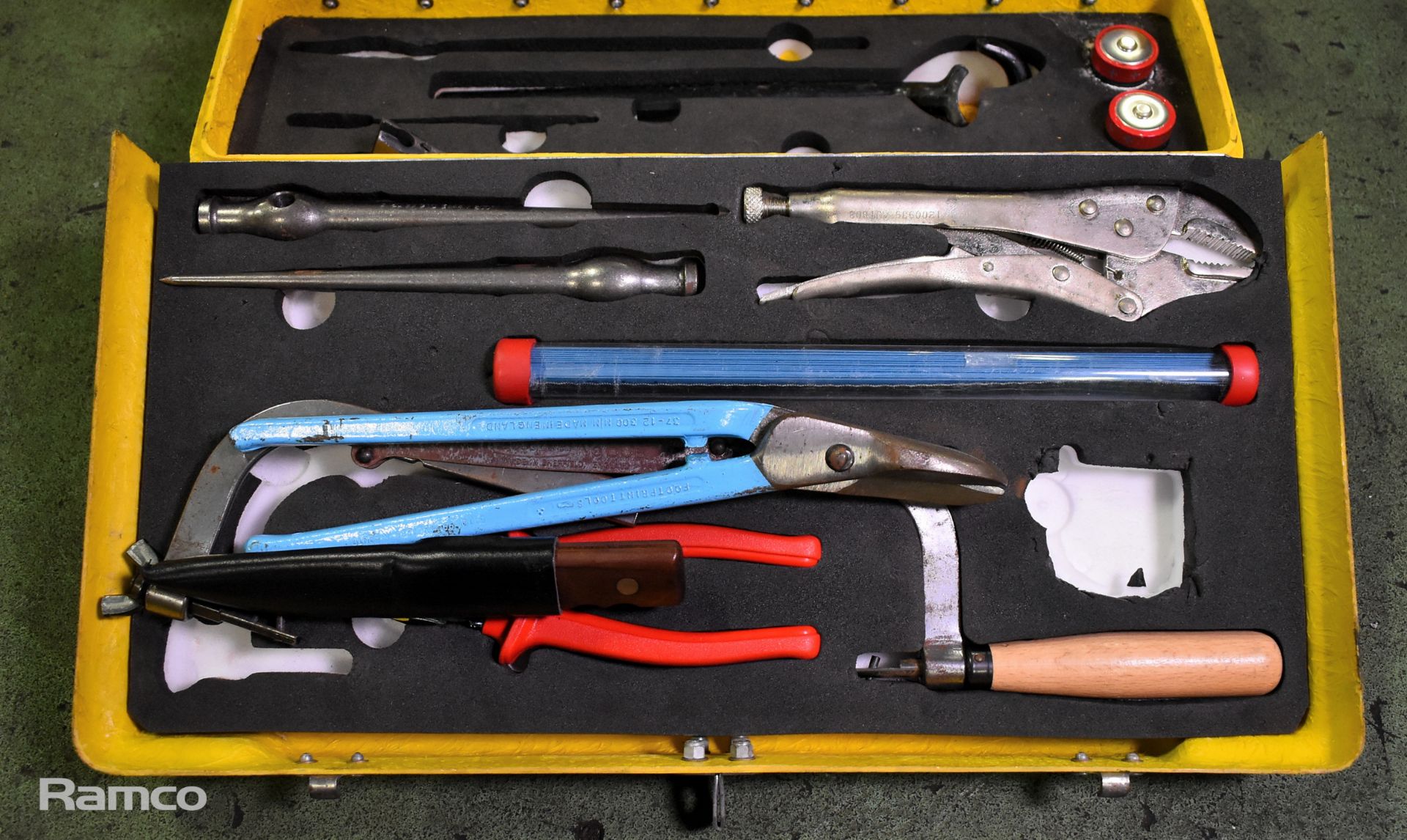 Multi piece tool kit in composite case - hammer, files, torch, hacksaw and grips - L 510 x W 160mm - Image 2 of 5