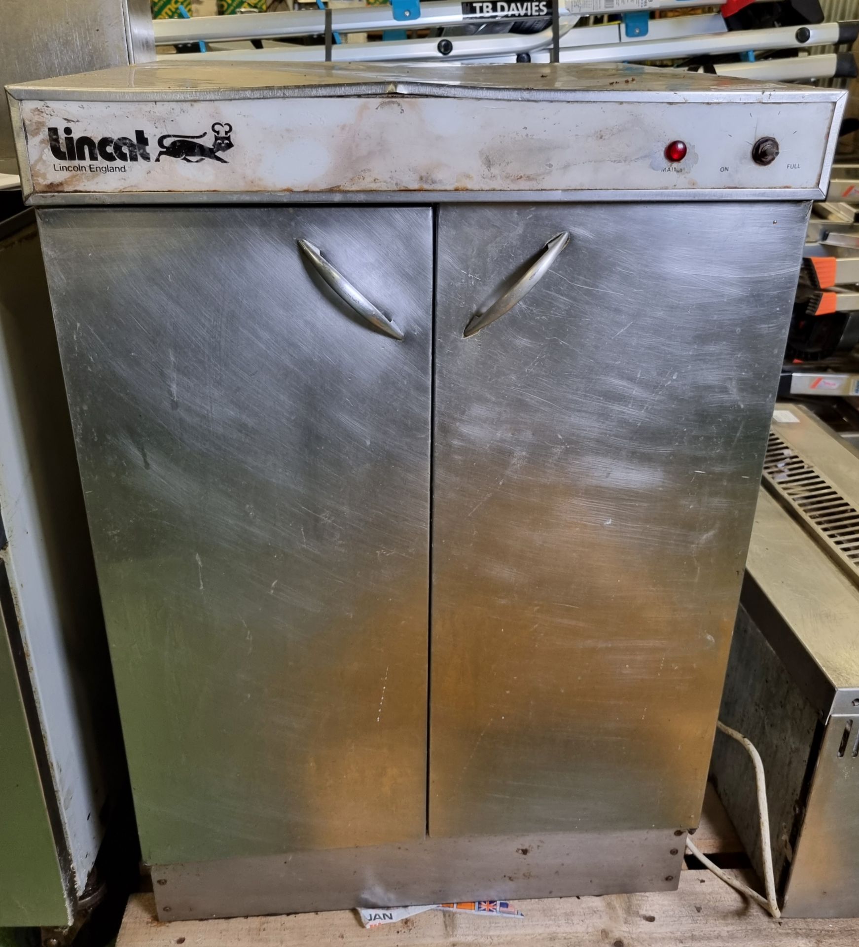 Lincat GM2 hot cupboard- L 600 x W 600 x H 890mm