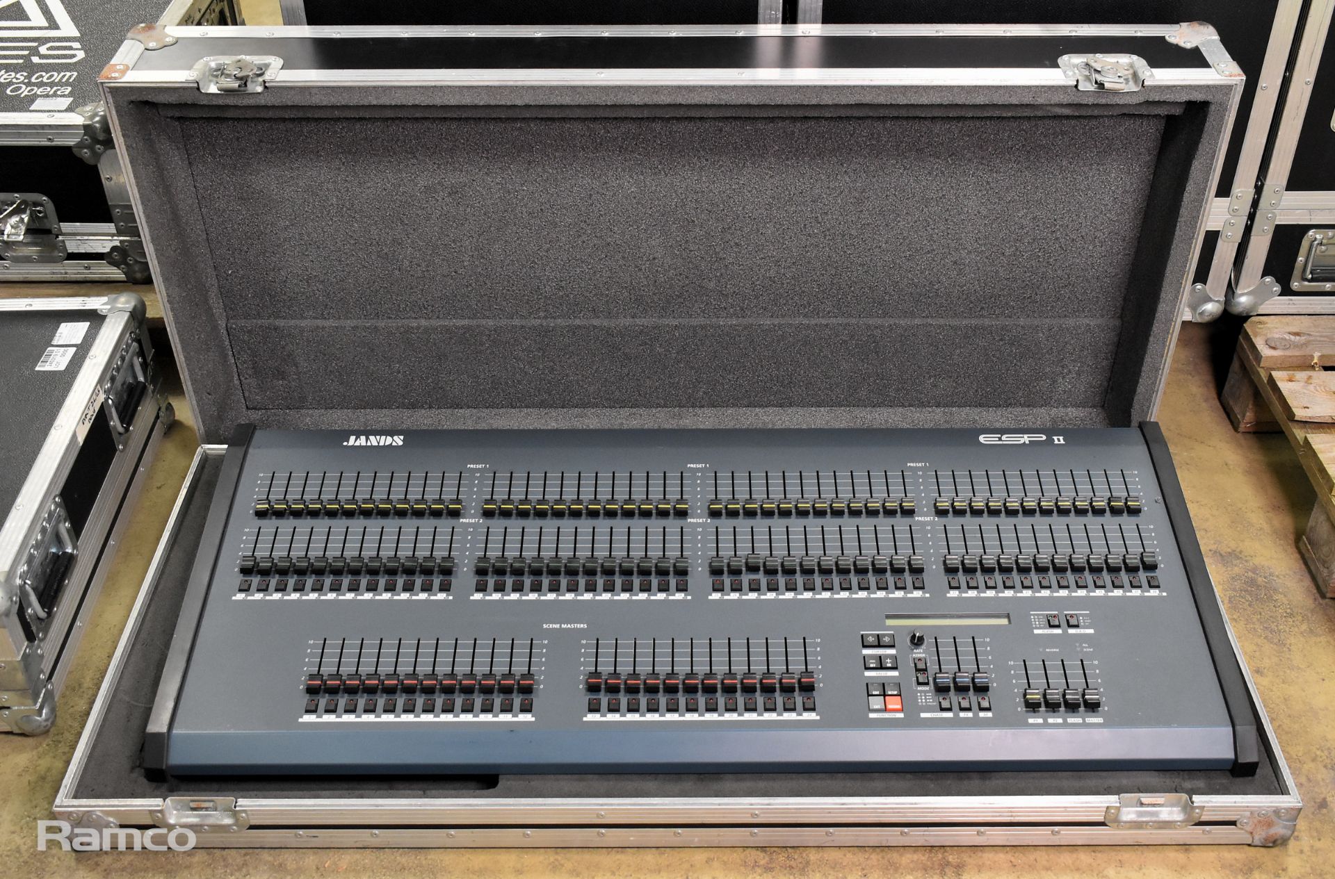 Jands ESP2 48/96 DMX lighting control console in flight case (needs new memory battery)