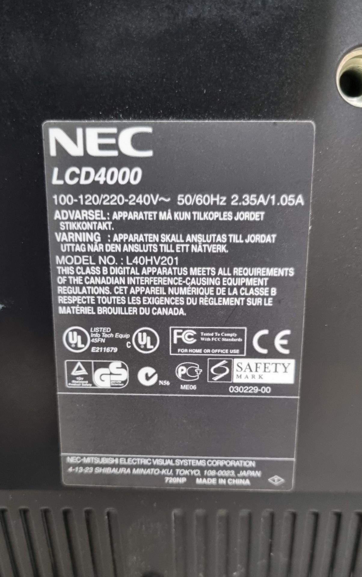 2x NEC LCD4000 40 inch Multisync professional display monitors (max resolution = 1280x768) - Image 4 of 11