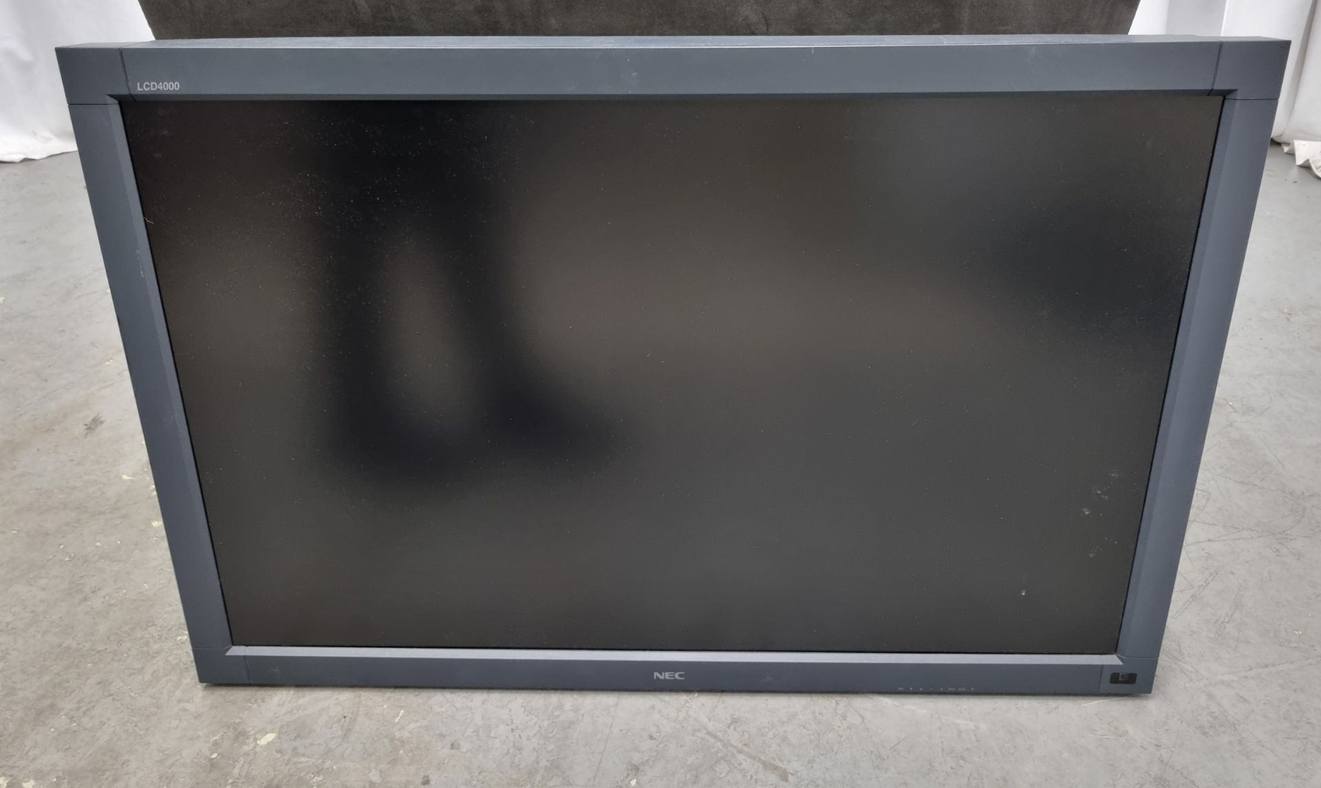 2x NEC LCD4000 40 inch Multisync professional display monitors (max resolution = 1280x768) - Image 2 of 11