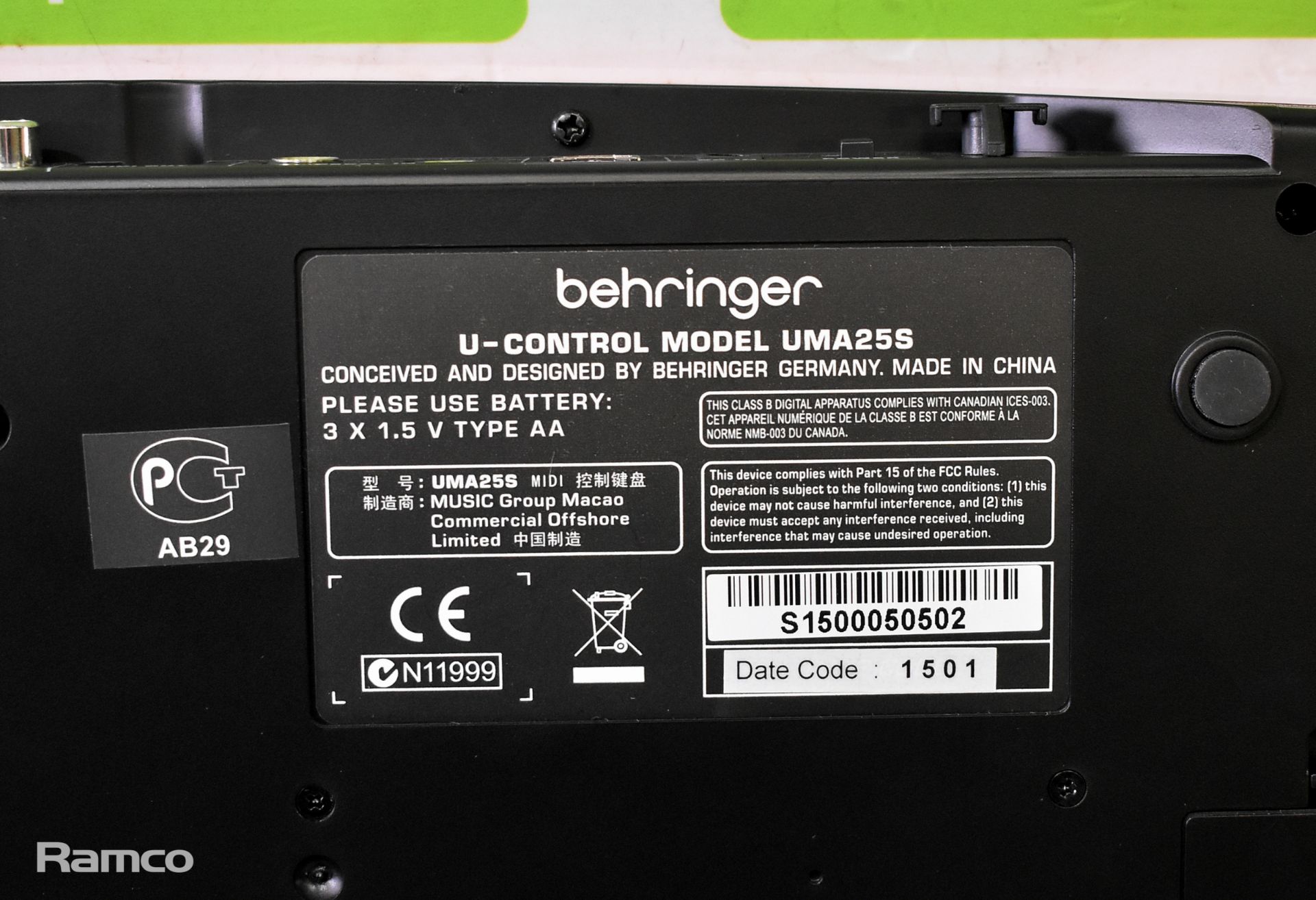 Behringer U-control UMA25S 25 key USB/MIDI controller keyboard with audio interface - Image 5 of 12