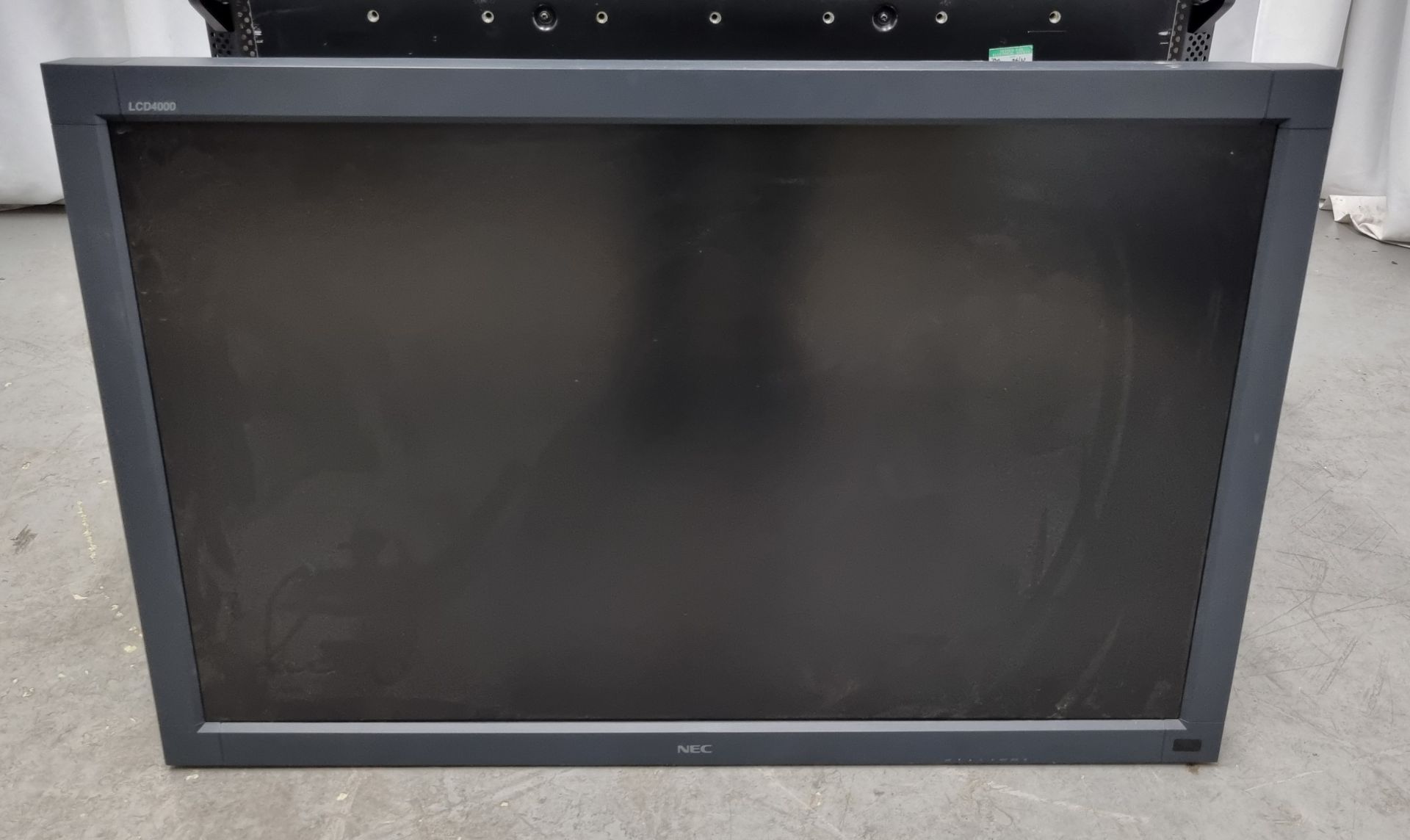 2x NEC LCD4000 40 inch Multisync professional display monitors (max resolution = 1280x768) - Image 6 of 11