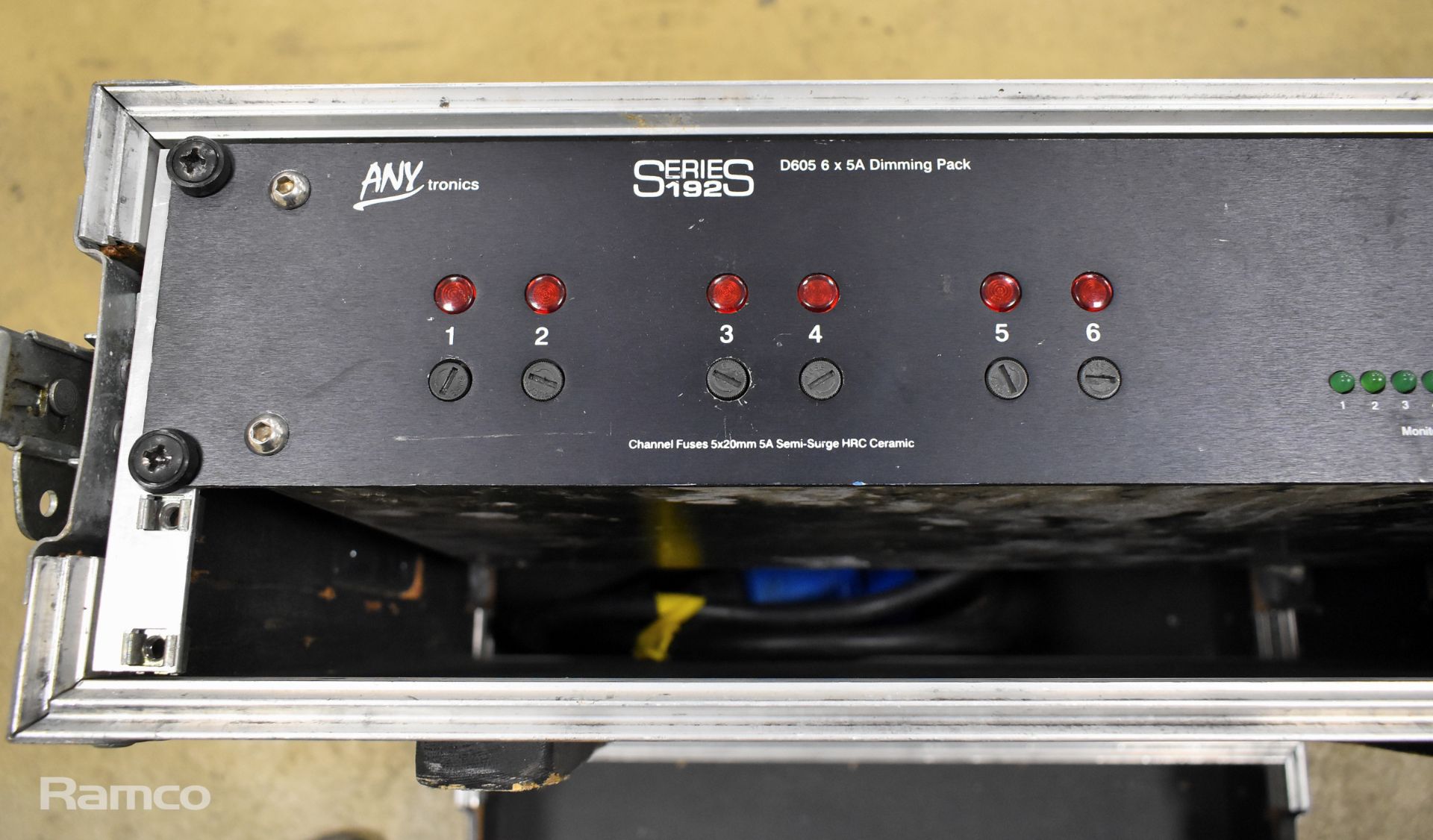Anytronics DP605 Series 192 6 channel 5A dimmer in flight case - Socapex outlet, 5pin DMX, 32A plug - Image 2 of 6