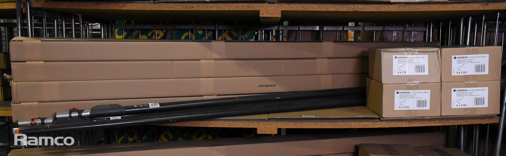 20x Gardena combisystem 210 - 390cm telescopic handles with 3193 hooped draw hoes - Image 2 of 4