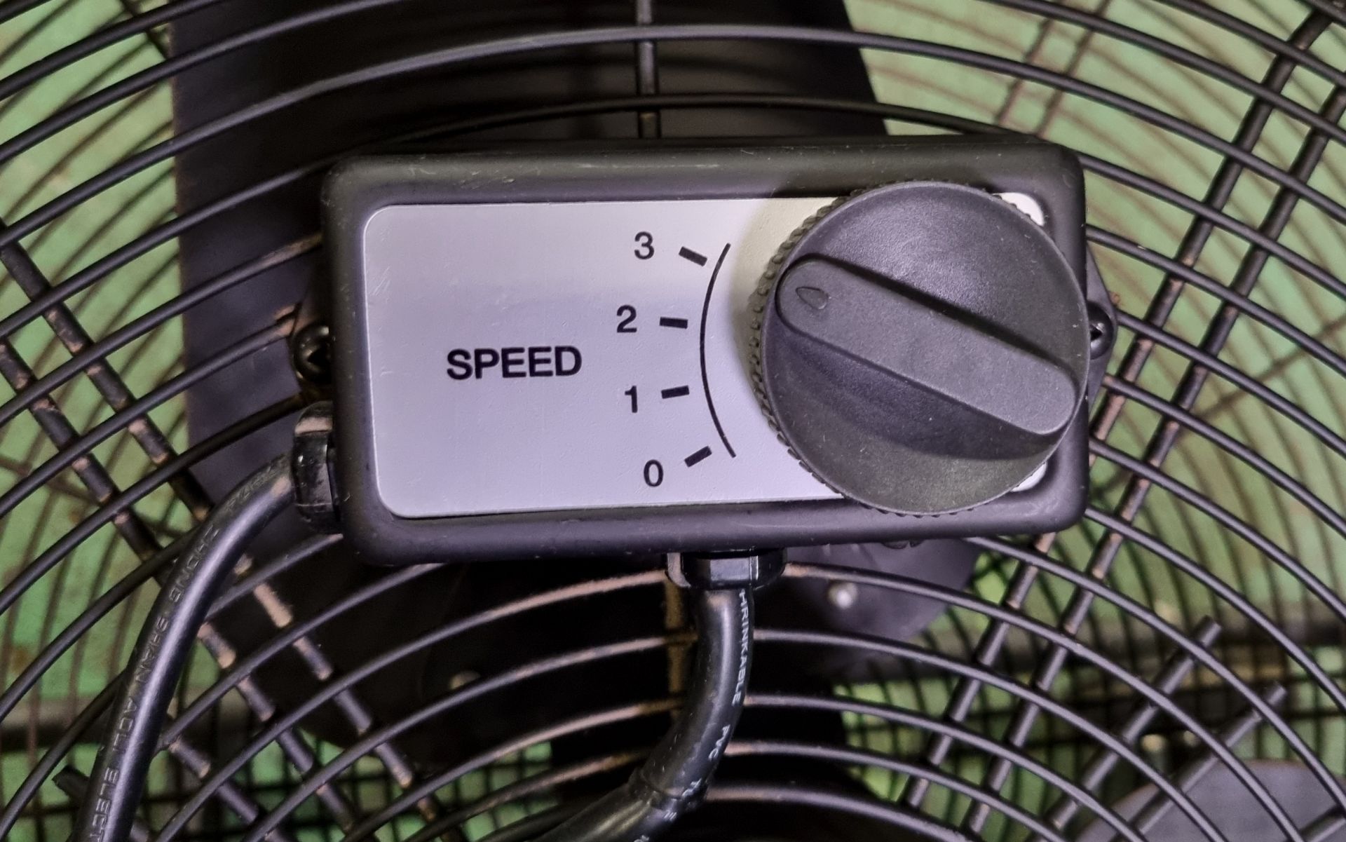 Sealey HVD24 3 speed big fan - diameter: 24 inch - 900-1100 RPM - Image 3 of 5