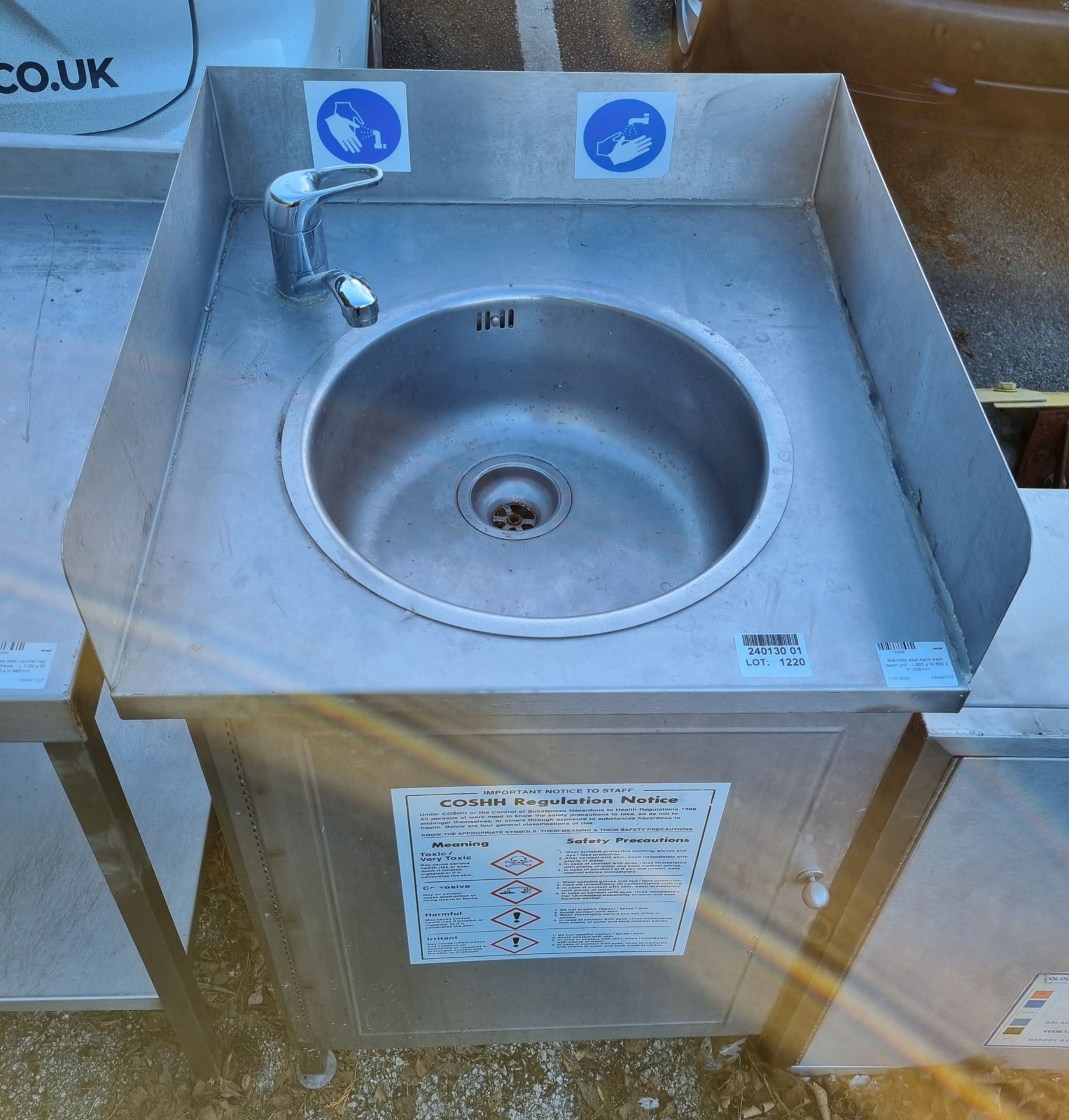 Stainless steel hand wash basin unit - L 600 x W 600 x H 1050mm - Bild 2 aus 4