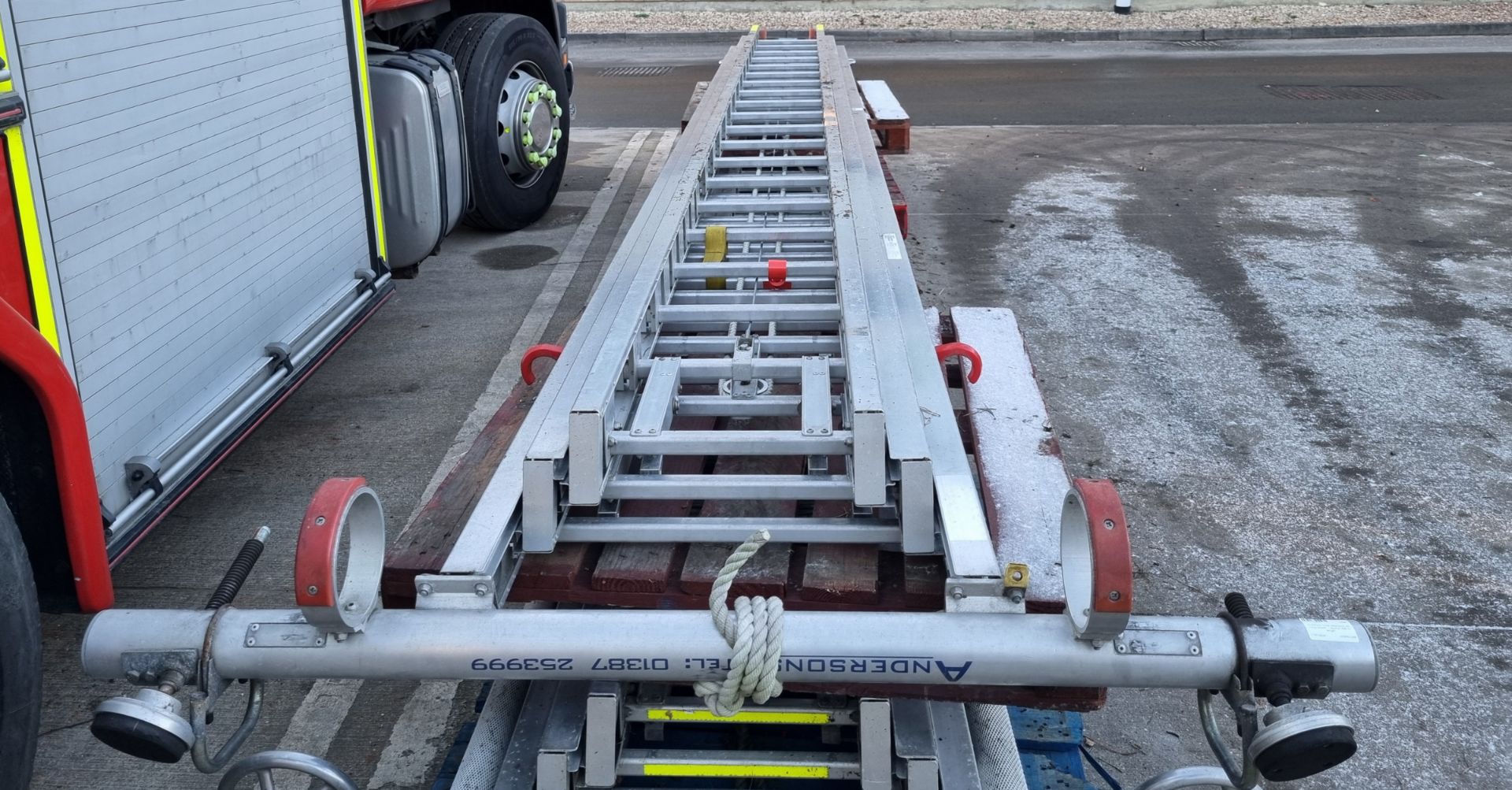 Anderson triple extension 60 rung ladder - approx 48 ft in length