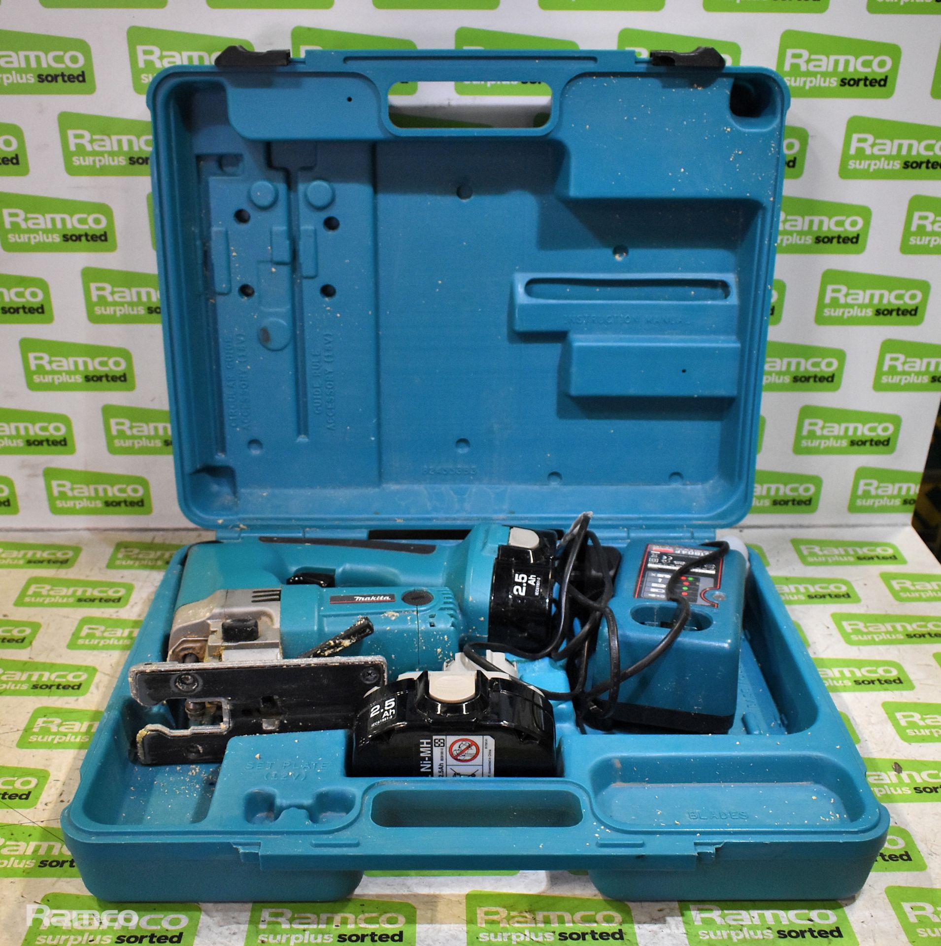 Makita 4334D cordless jigsaw with 2x 18V 2.5Ah batteries, DC1804F battery charger and case