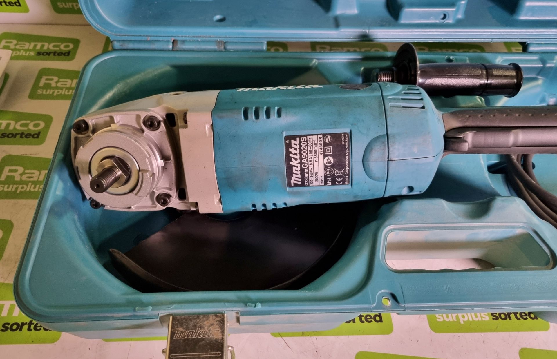 Makita GA9020S 9 inch electric angle grinder with case - 2000W - no discs - missing key - Image 2 of 7