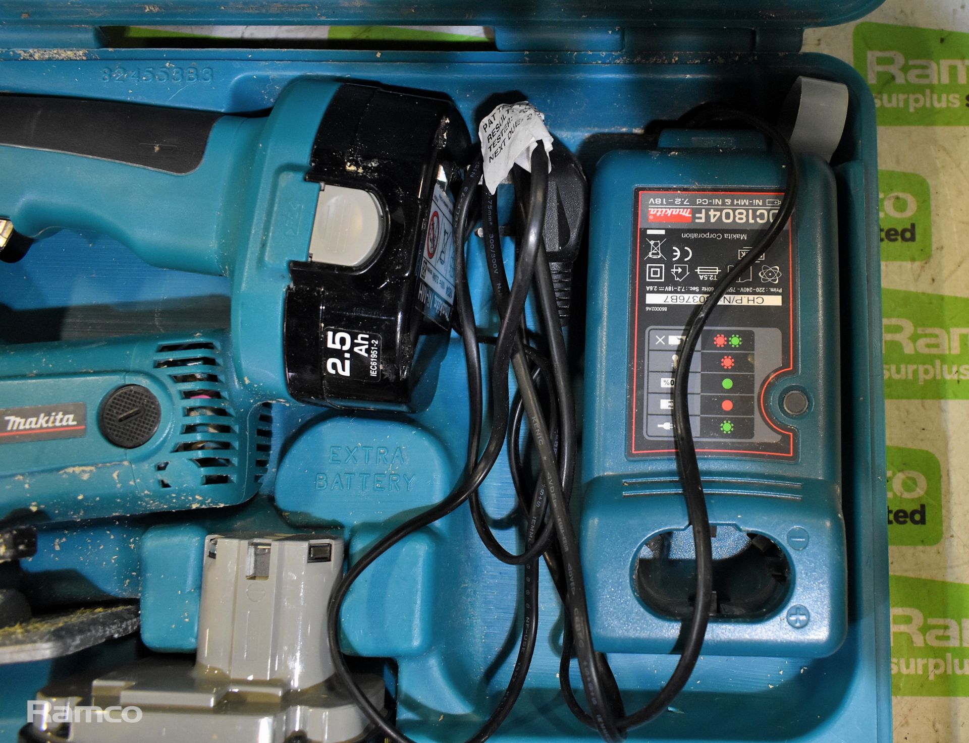 Makita 4334D cordless jigsaw with 2x 18V 2.5Ah batteries, DC1804F battery charger and case - Image 5 of 6