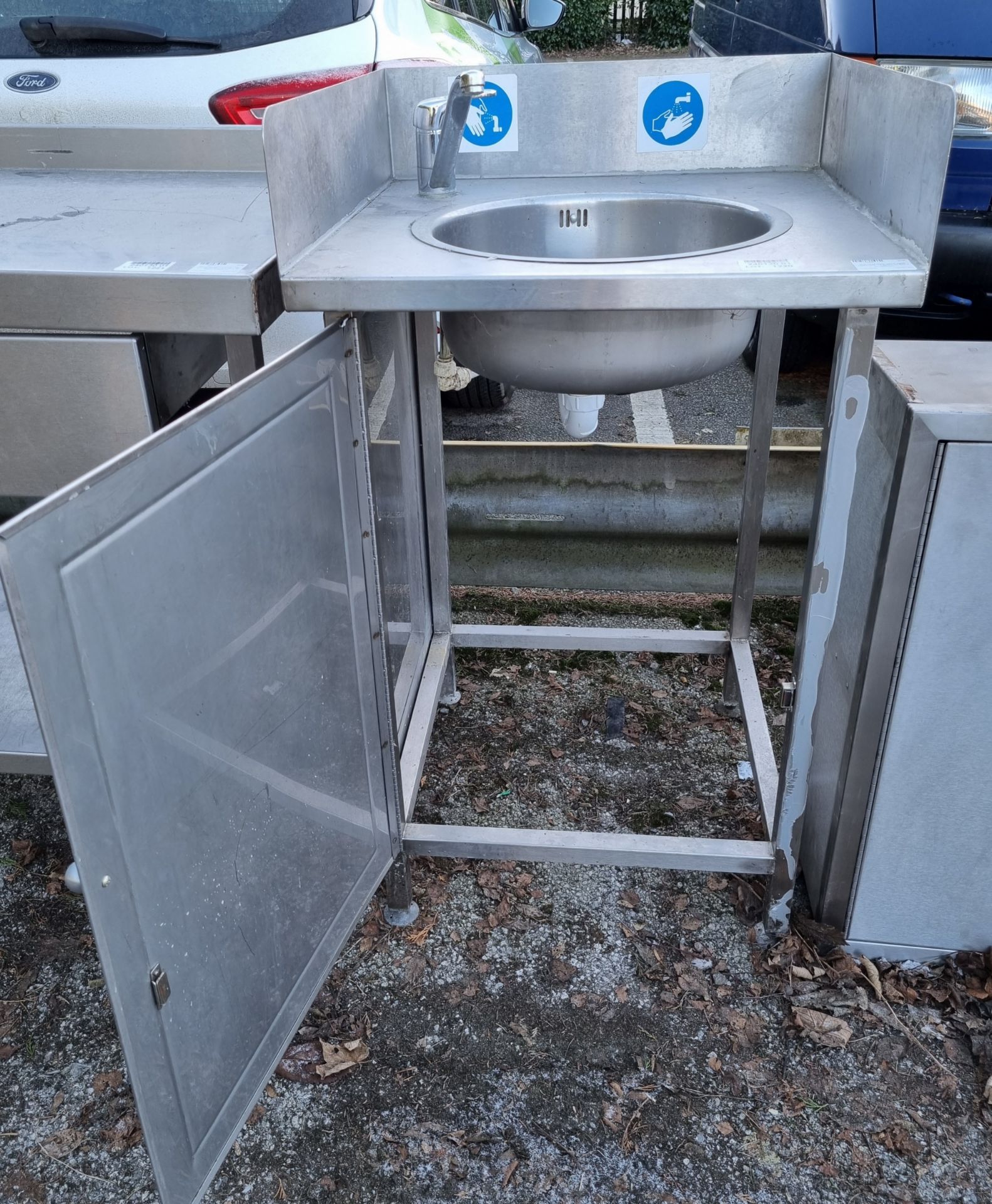 Stainless steel hand wash basin unit - L 600 x W 600 x H 1050mm - Bild 3 aus 4