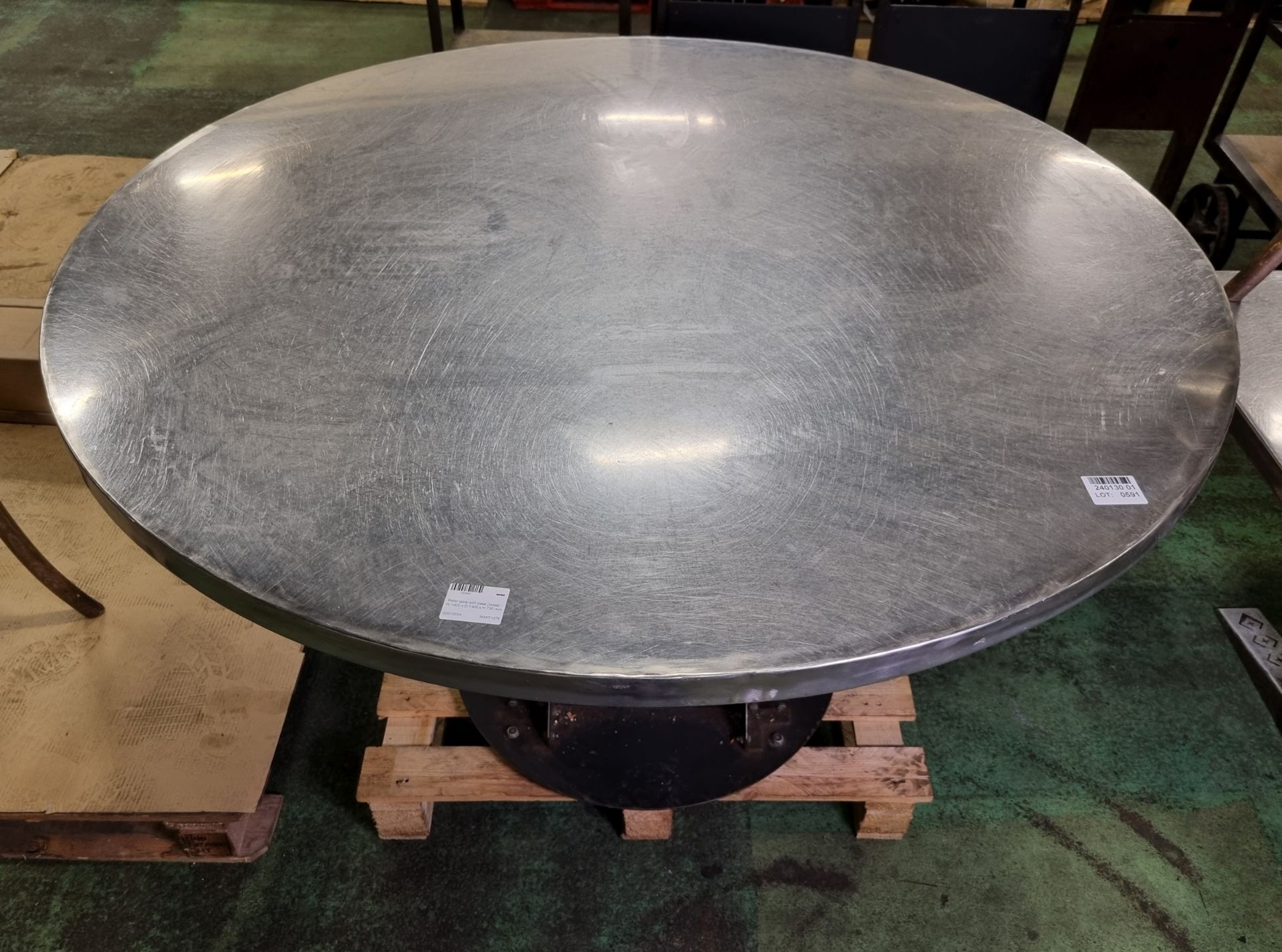 Metal table with base (loose) - W 1400 x D 1400 x H 730 mm - Image 2 of 3