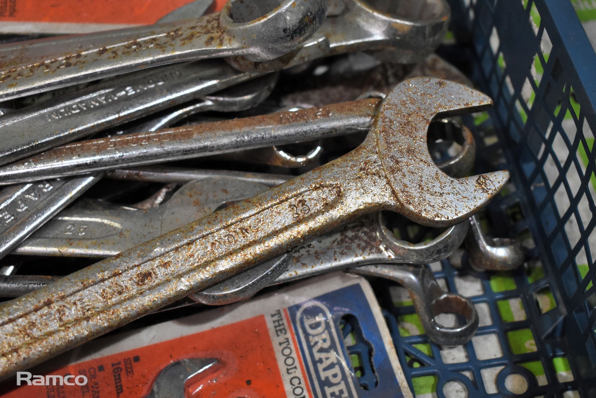 Assorted spanners - approx. 20, 36x Drapers pliers, 6x Claw hammers - Image 10 of 10