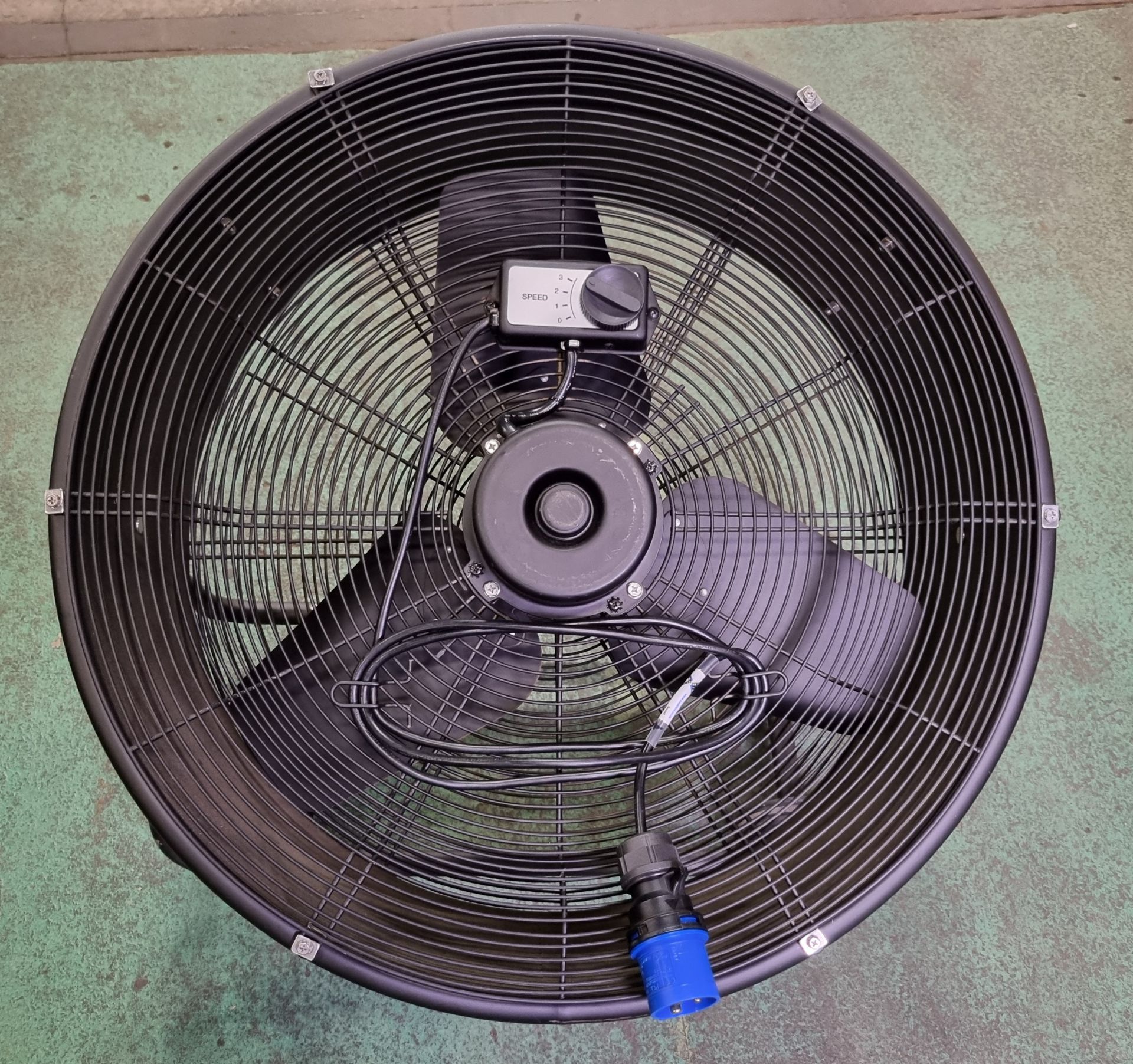 Sealey HVD24 3 speed big fan - diameter: 24 inch - 900-1100 RPM - Image 2 of 5