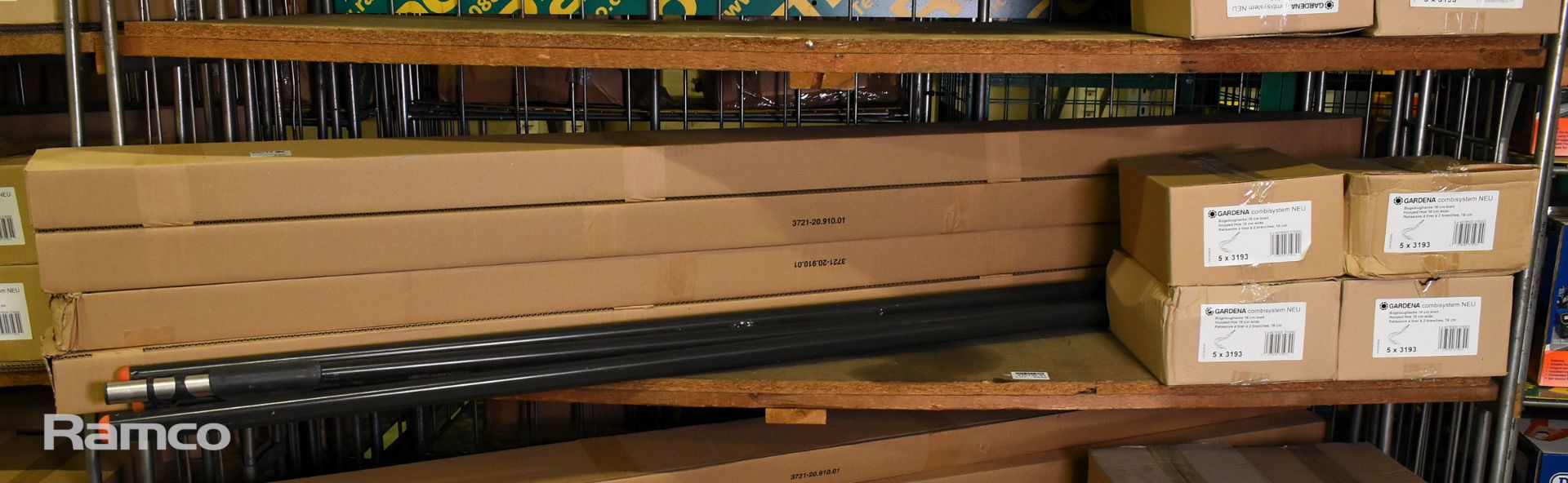 20x Gardena combisystem 210 - 390cm telescopic handles with 3193 hooped draw hoes - Image 2 of 4