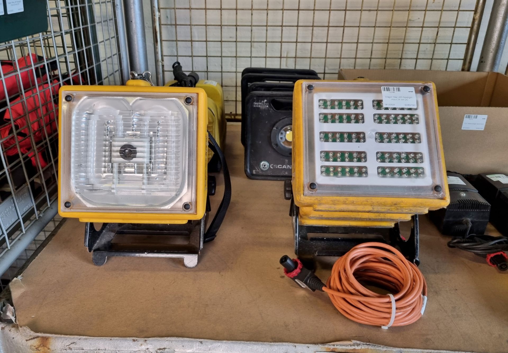 Various workshop light asemblies - see description for details - Bild 3 aus 8