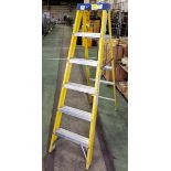 Youngman 5 tread fibreglass step ladder - height: 1650mm