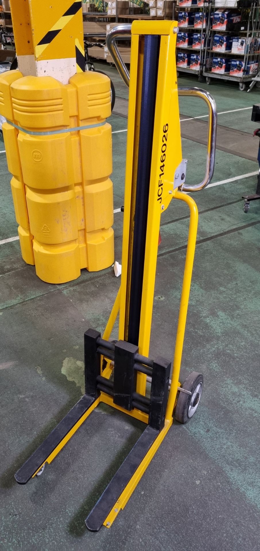 PM120 hand operated lift trolley 120 kg capacity - lift height 1050 mm - Bild 2 aus 6