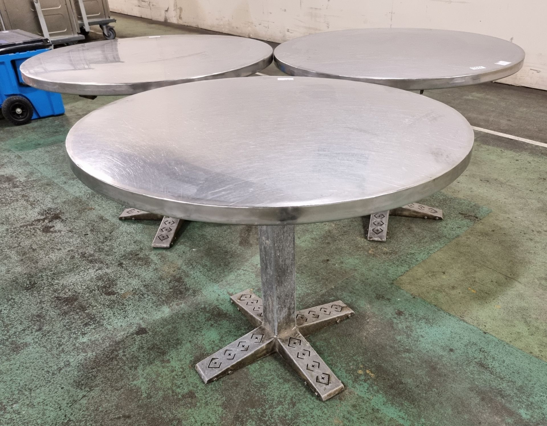 3x Round metal tables - W 930 x D 930 x H 740 mm - Image 4 of 5