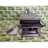 Roller Grill GES75B electric waffle maker - W 300 x D 440 x H 230 mm