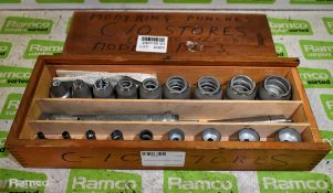 Moby ring punch set - metric