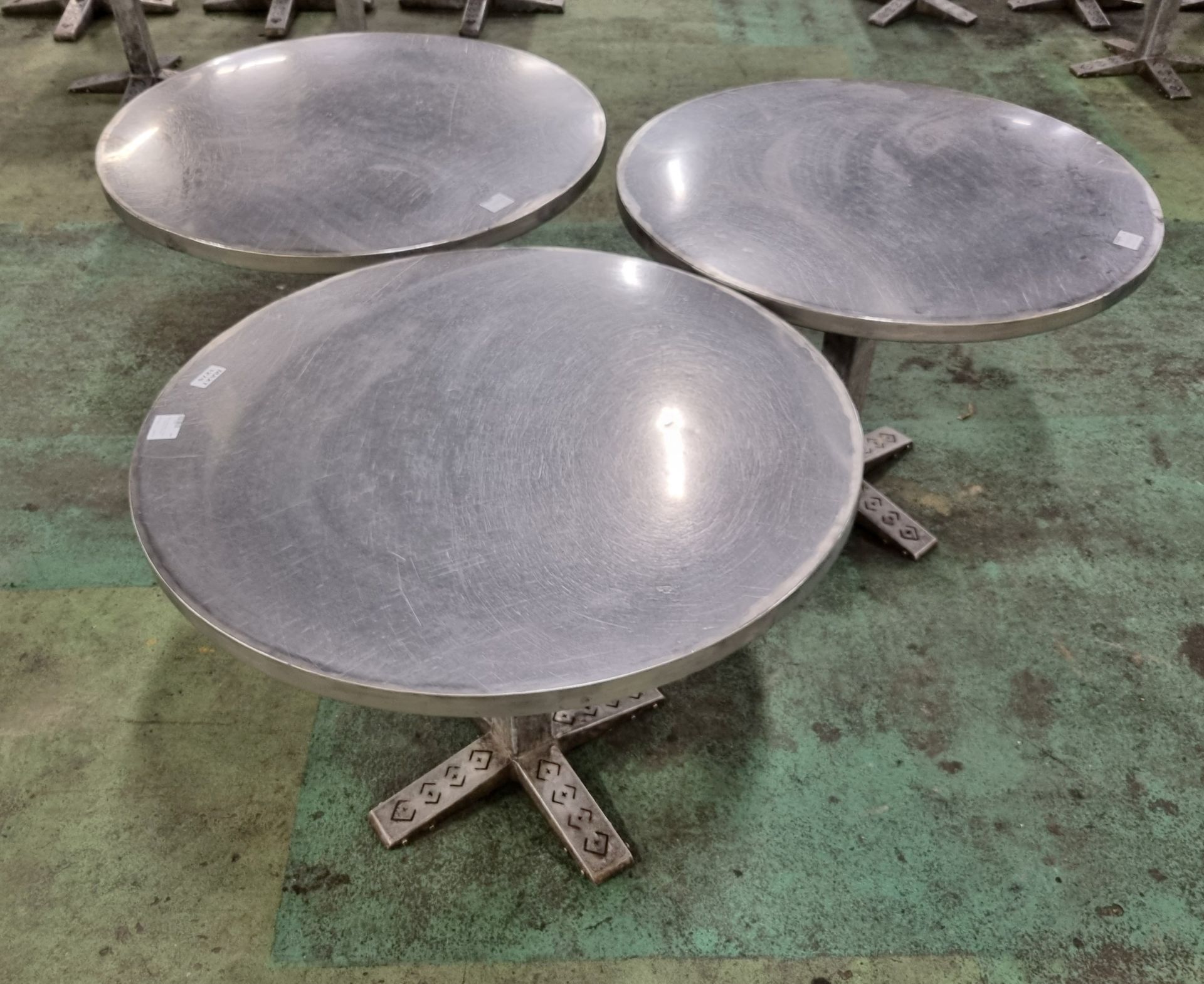 3x Round metal tables - W 930 x D 930 x H 740 mm - Image 5 of 5