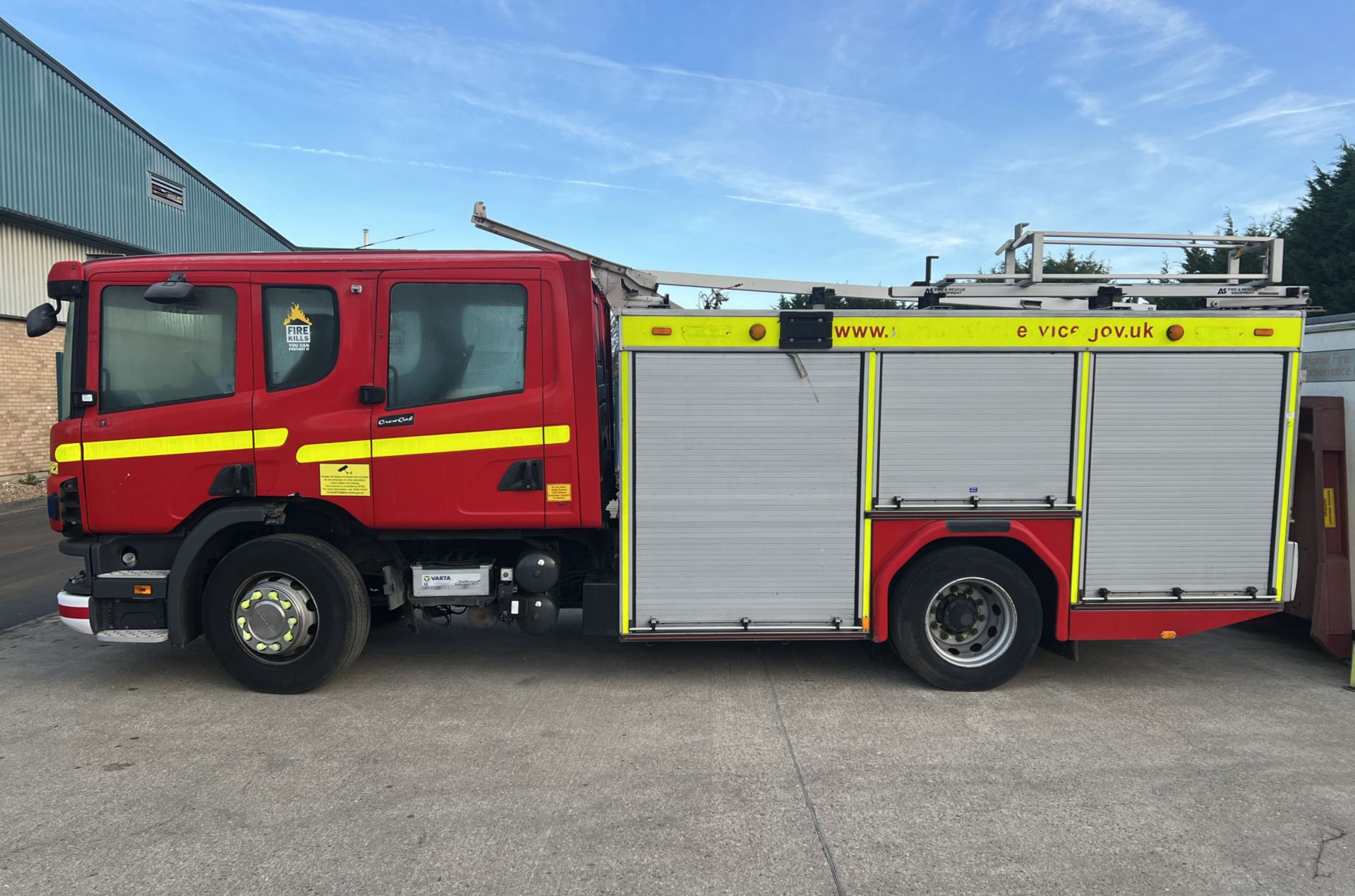 Scania JDC fire engine - 2 axel rigid body - A002 UXW - 230909 km - V5 present - Image 2 of 54