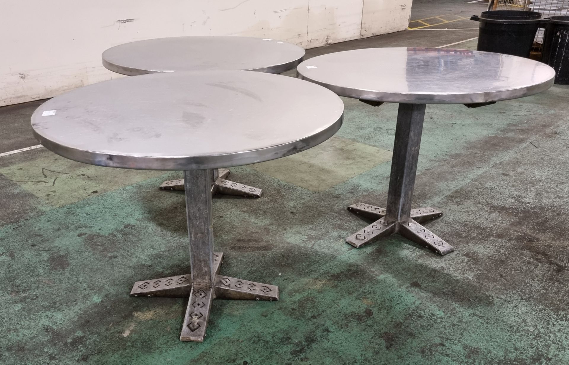 3x Round metal tables - W 930 x D 930 x H 740 mm - Image 3 of 5