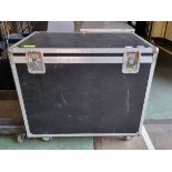 Flight case to suit 6x ETC Source Four profiles with zoom lenses - case dimensions: L 1080 x W 720