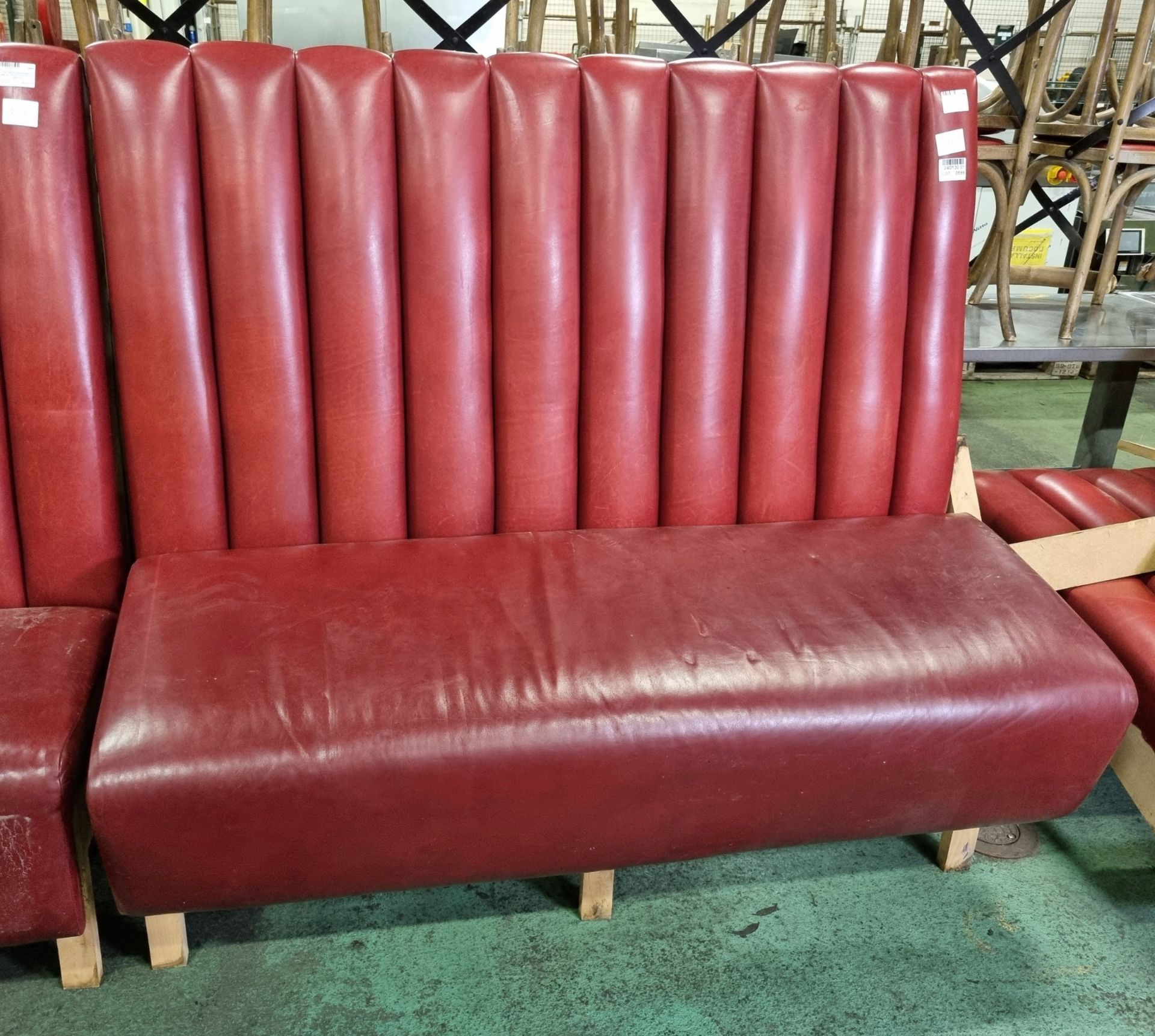 Red leather padded bench seating - Bild 4 aus 4
