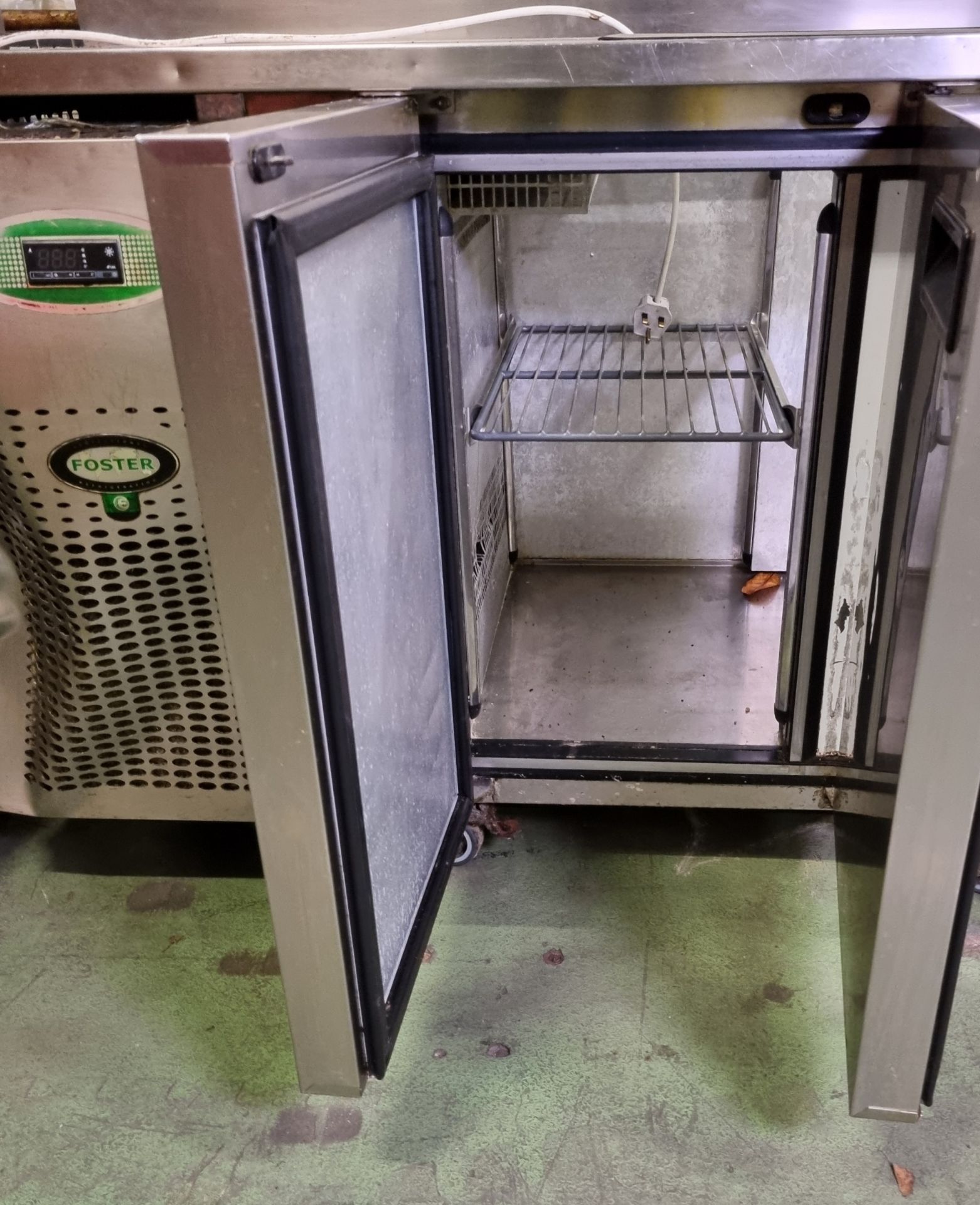 Foster EPRO 1 / 3R 3 door refrigerated prep counter - W 1870 x D 700 x H 960mm - DAMAGED PANEL - Image 5 of 7