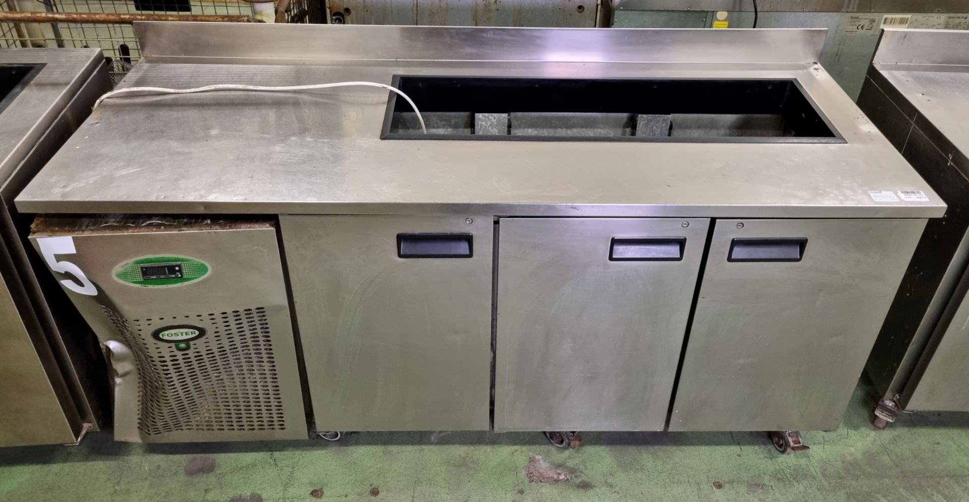Foster EPRO 1 / 3R 3 door refrigerated prep counter - W 1870 x D 700 x H 960mm - DAMAGED PANEL - Image 2 of 7