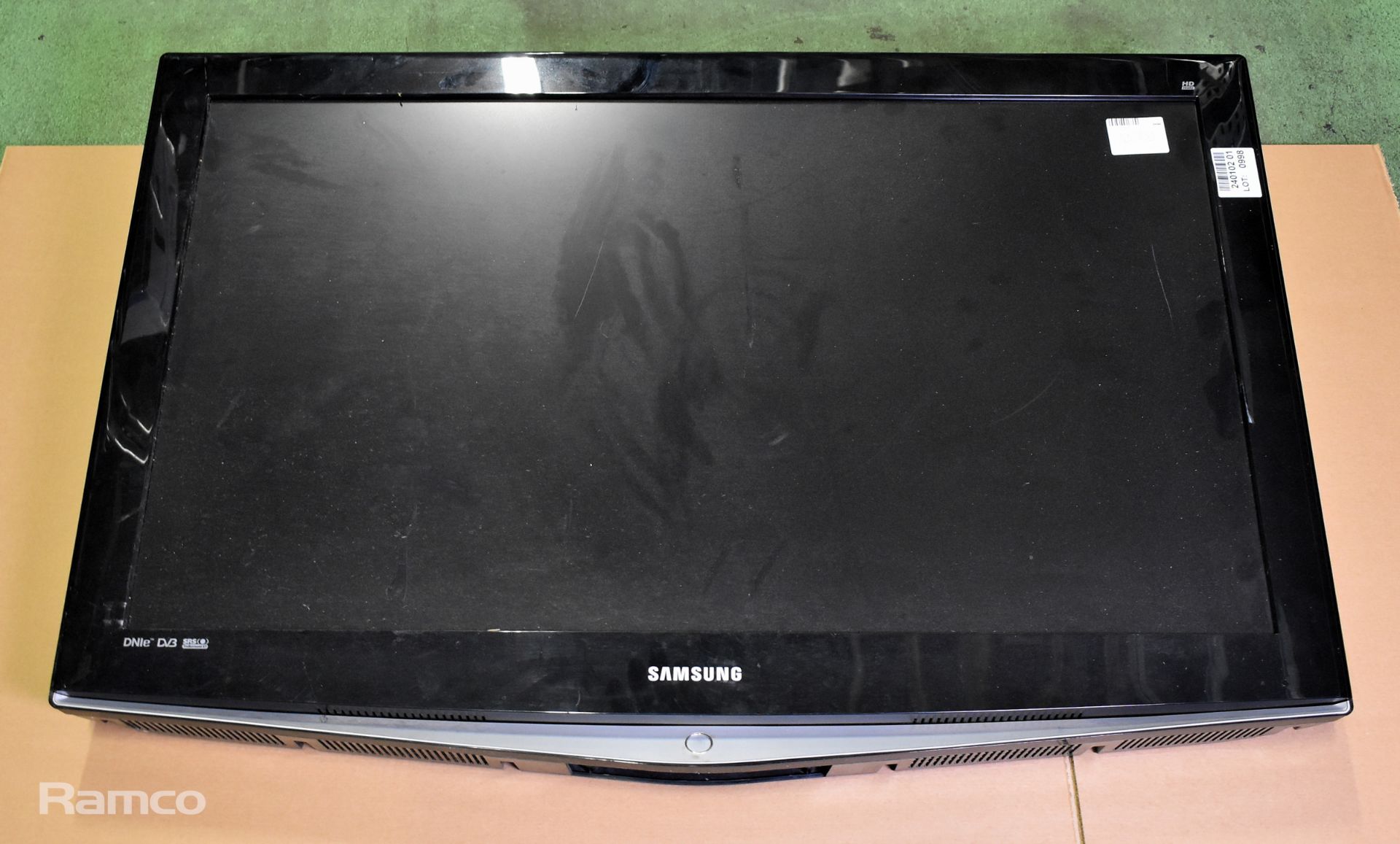 Samsung LE40R7BD 40 inch LCD TV - NO STAND - SCRATCHED SCREEN