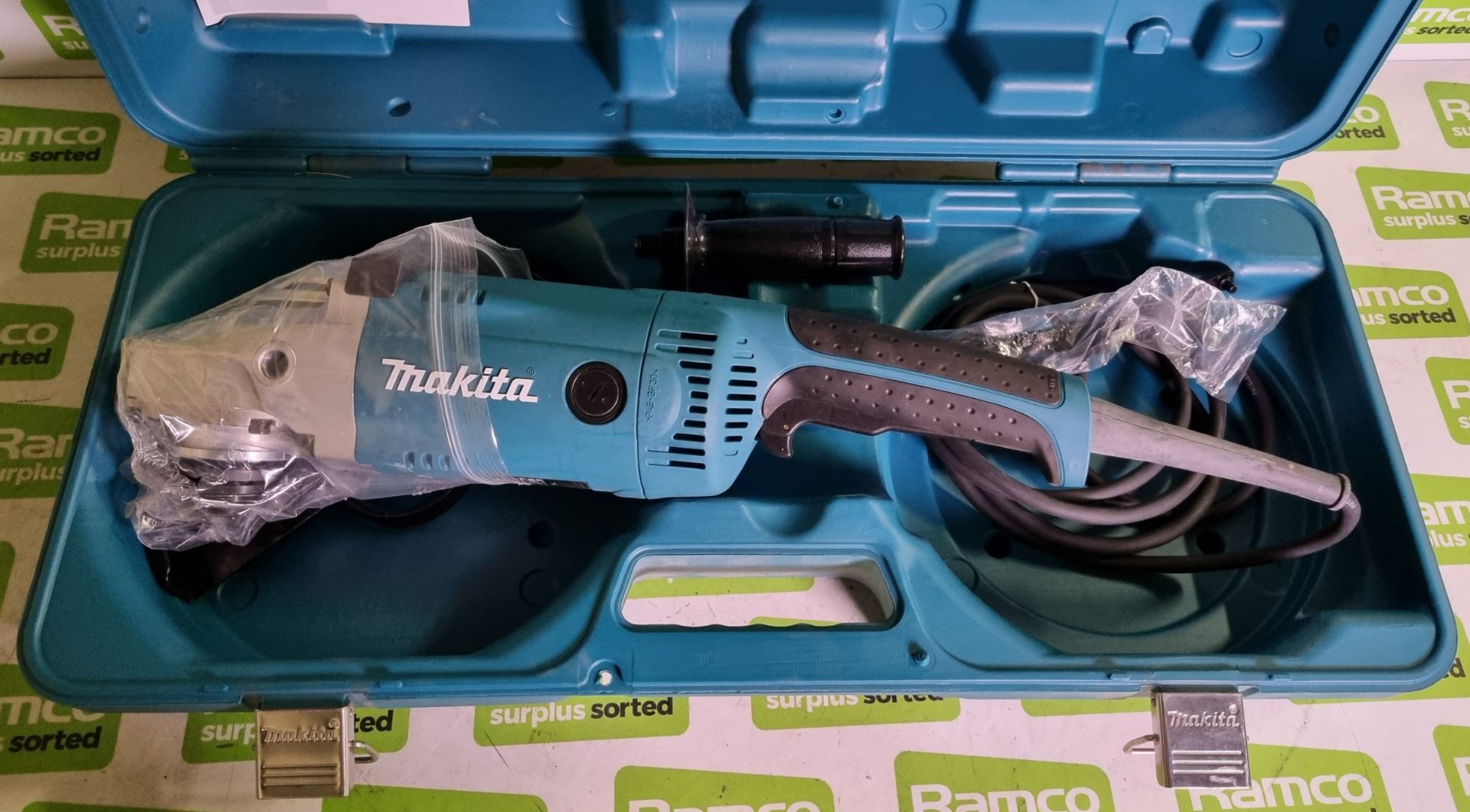 Makita GA9020S 9 inch electric angle grinder with case - 2000W - no discs - Image 2 of 8