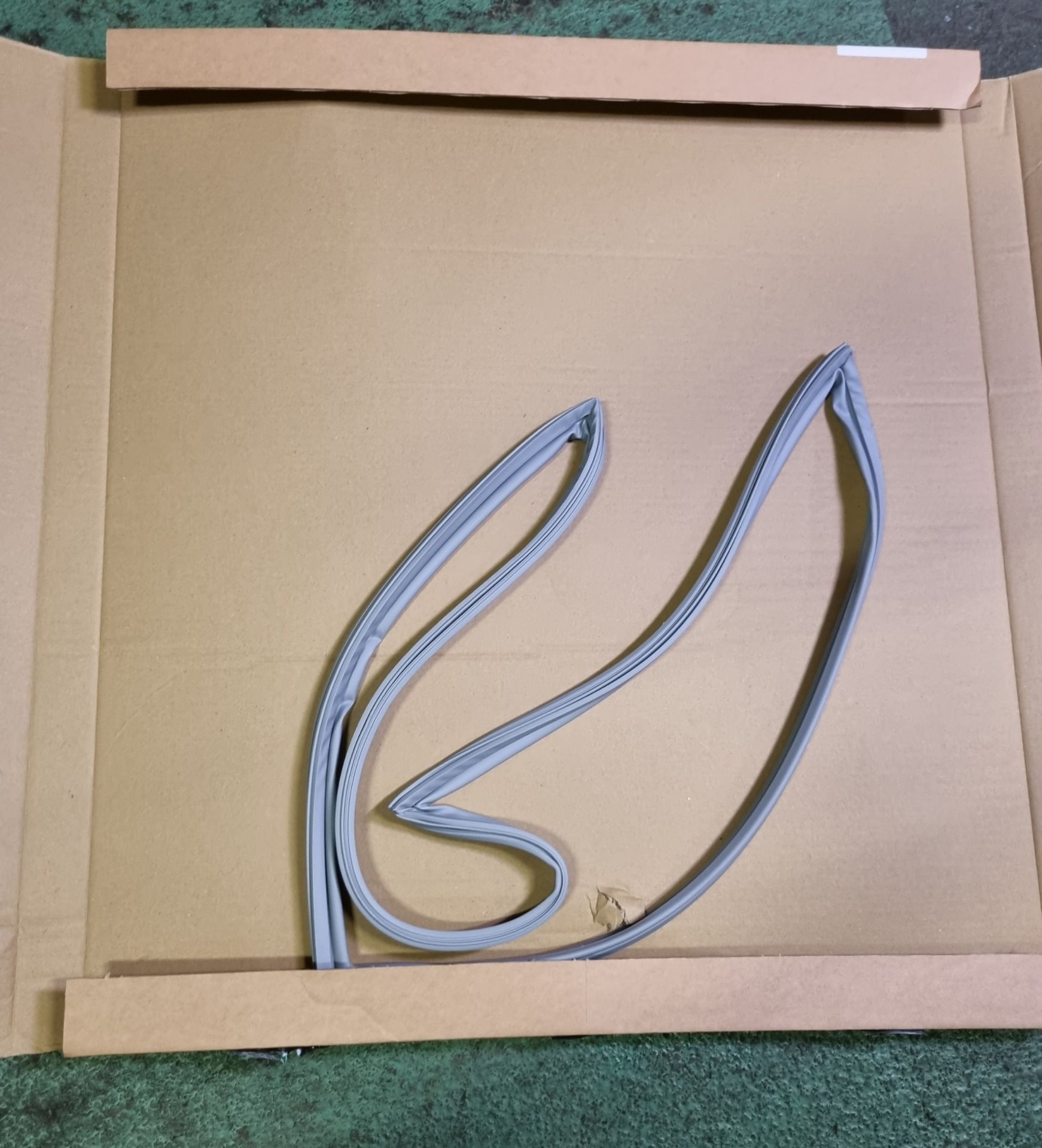 Catering spares - door seals - assorted - boxed - Image 4 of 4