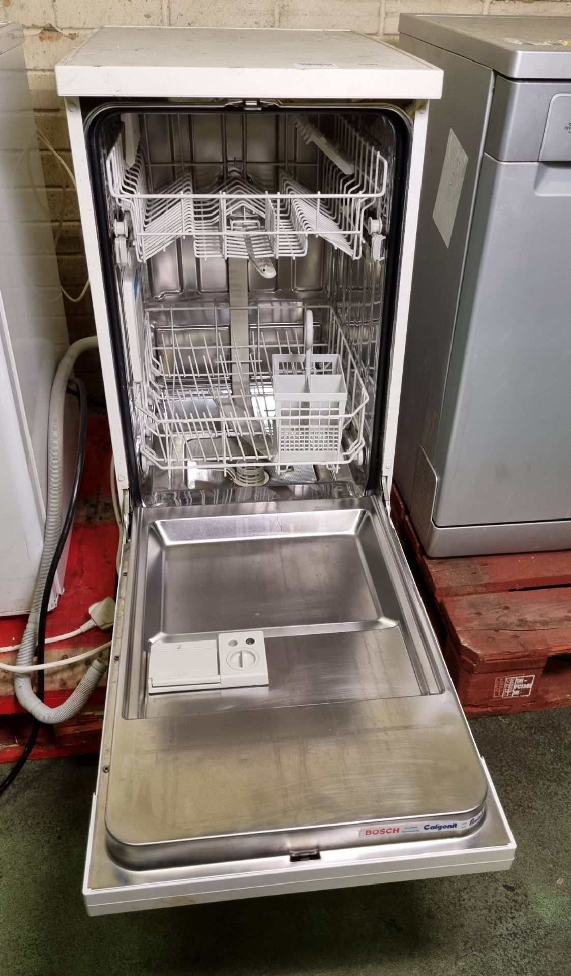 Bosch SPS5462GB/19 front control undercounter dishwasher - W 450 x D 620 x H 850mm - Bild 3 aus 5