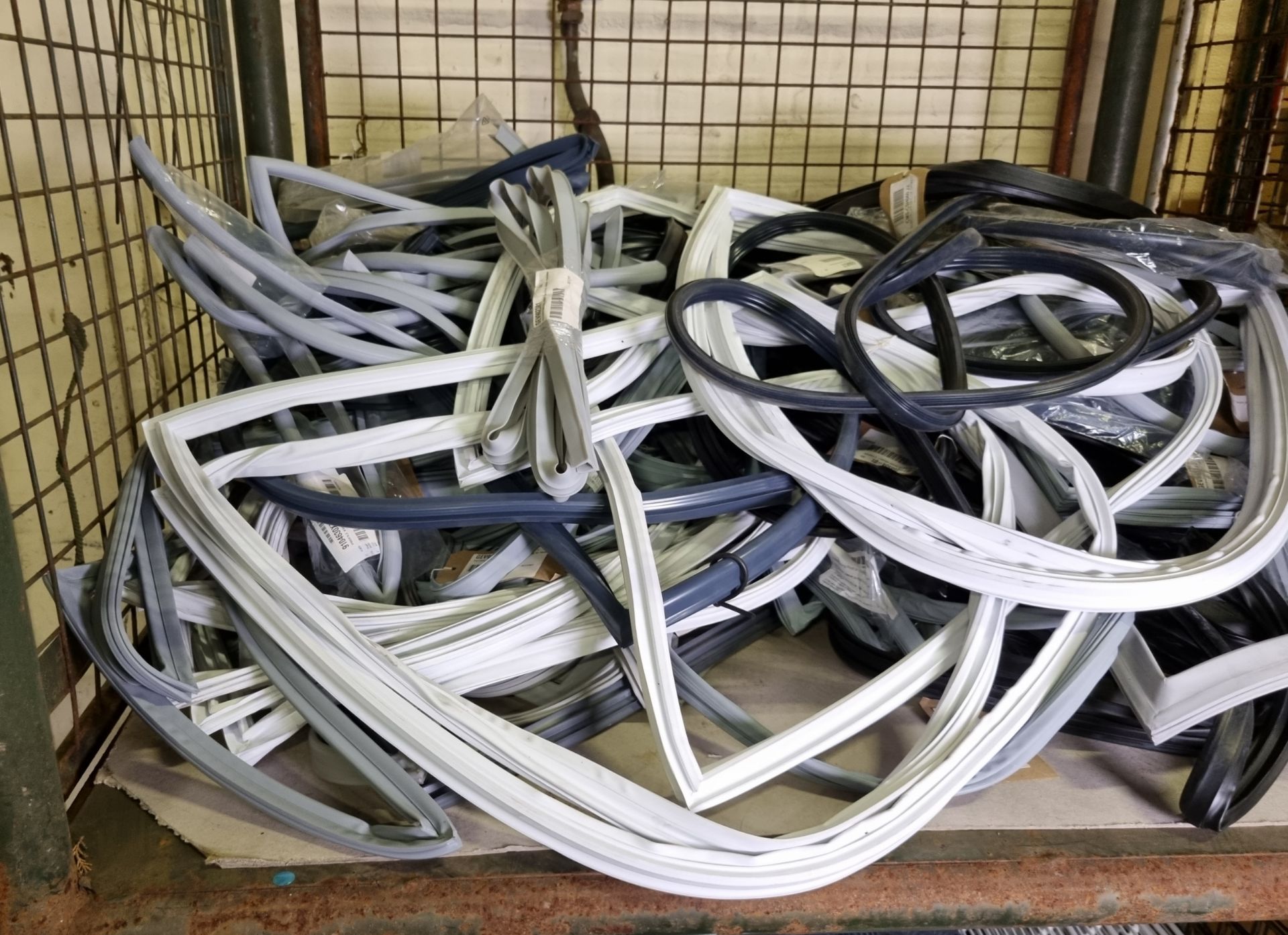 Rubber door seal gaskets - mixed sizes - approximately 90 pieces - Bild 3 aus 3