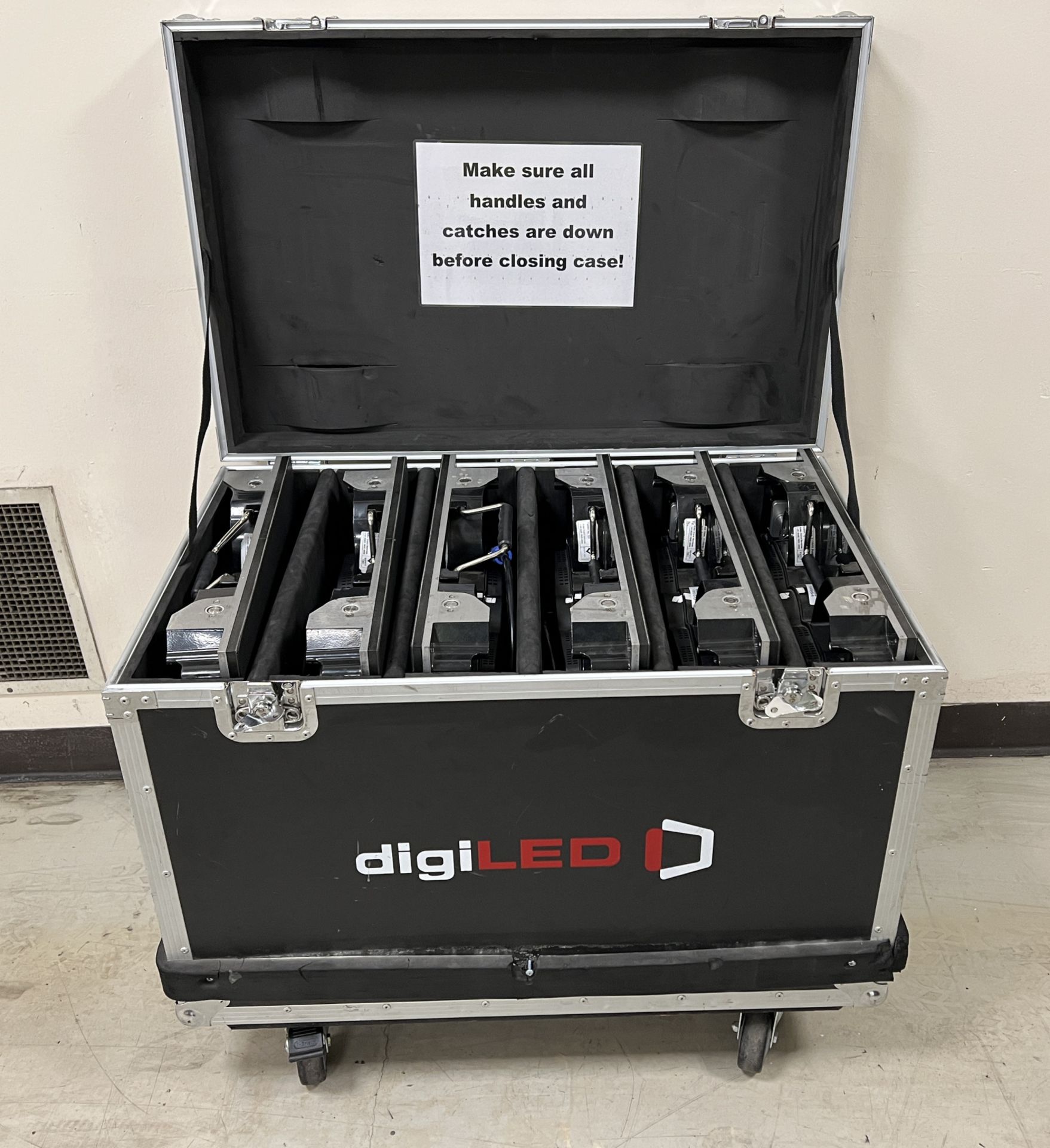 Digi LED HRI3900 kit - 120 LED tiles housed in 20 wheeled flight cases - see description for details - Image 10 of 196